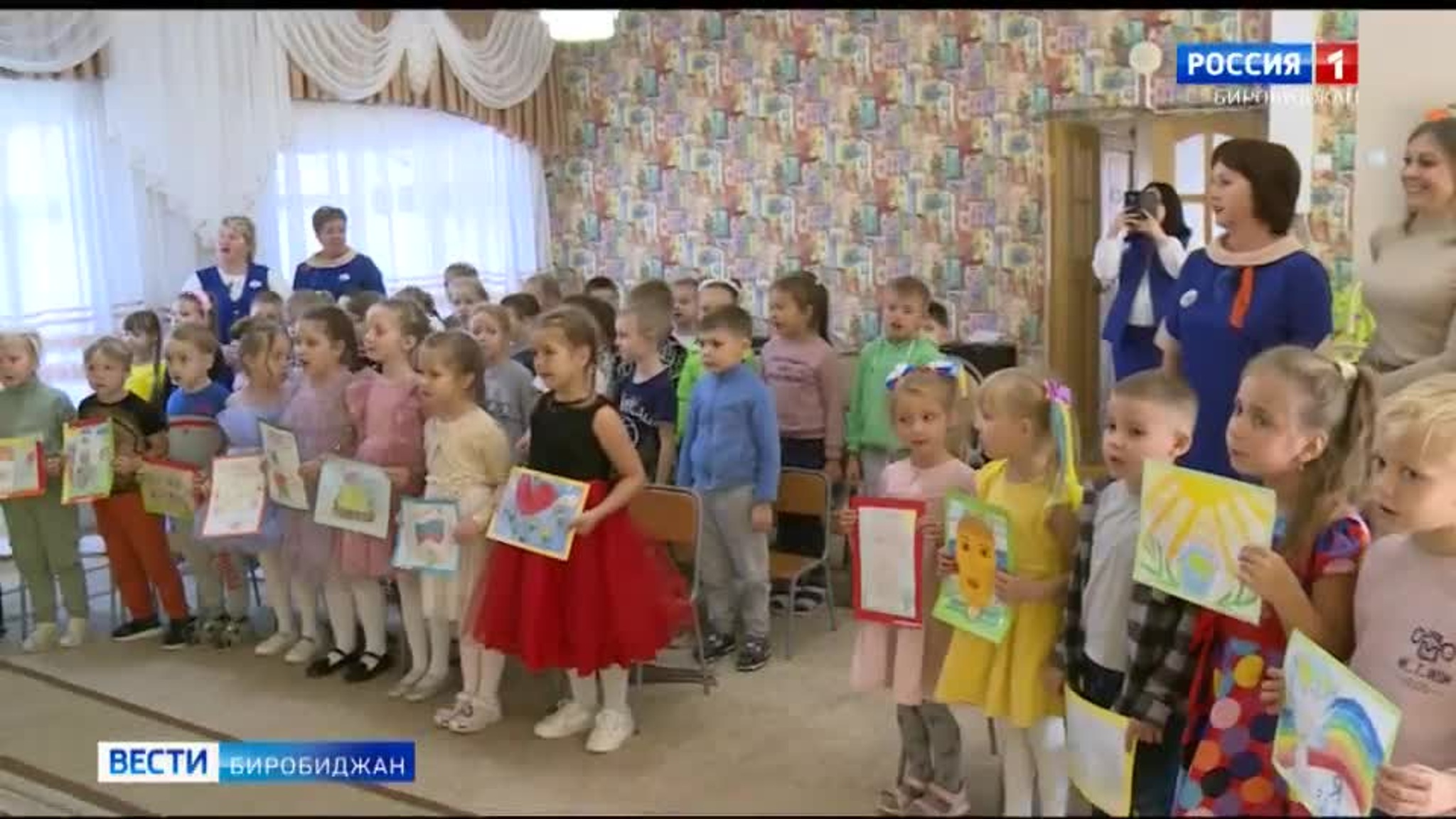 Детсадовцы из Биробиджана написали письма и смастерили обереги солдатам, находящимся в зоне СВО