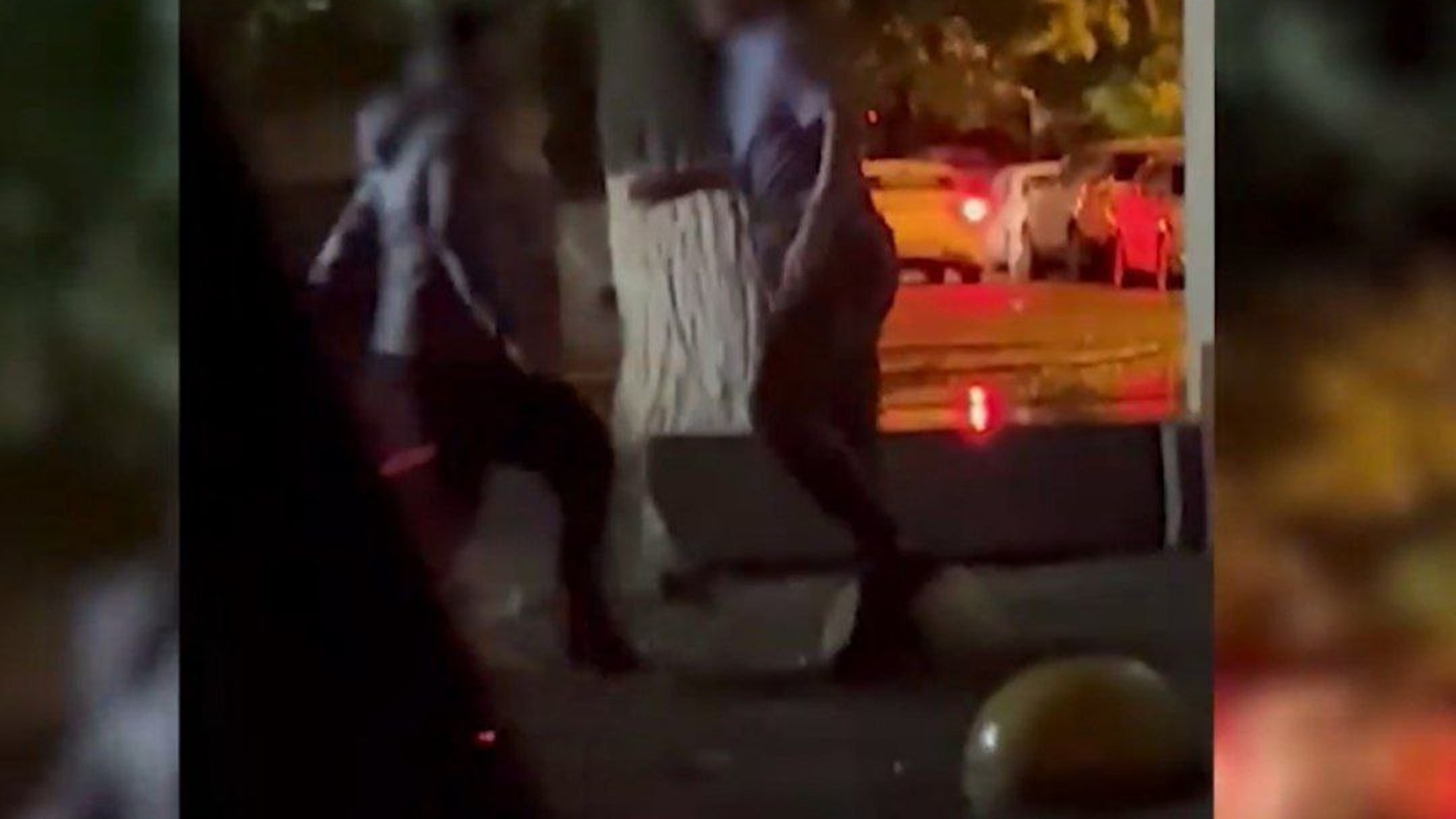 Полицейские задержали мужчину, избившего возле кафе волгоградца