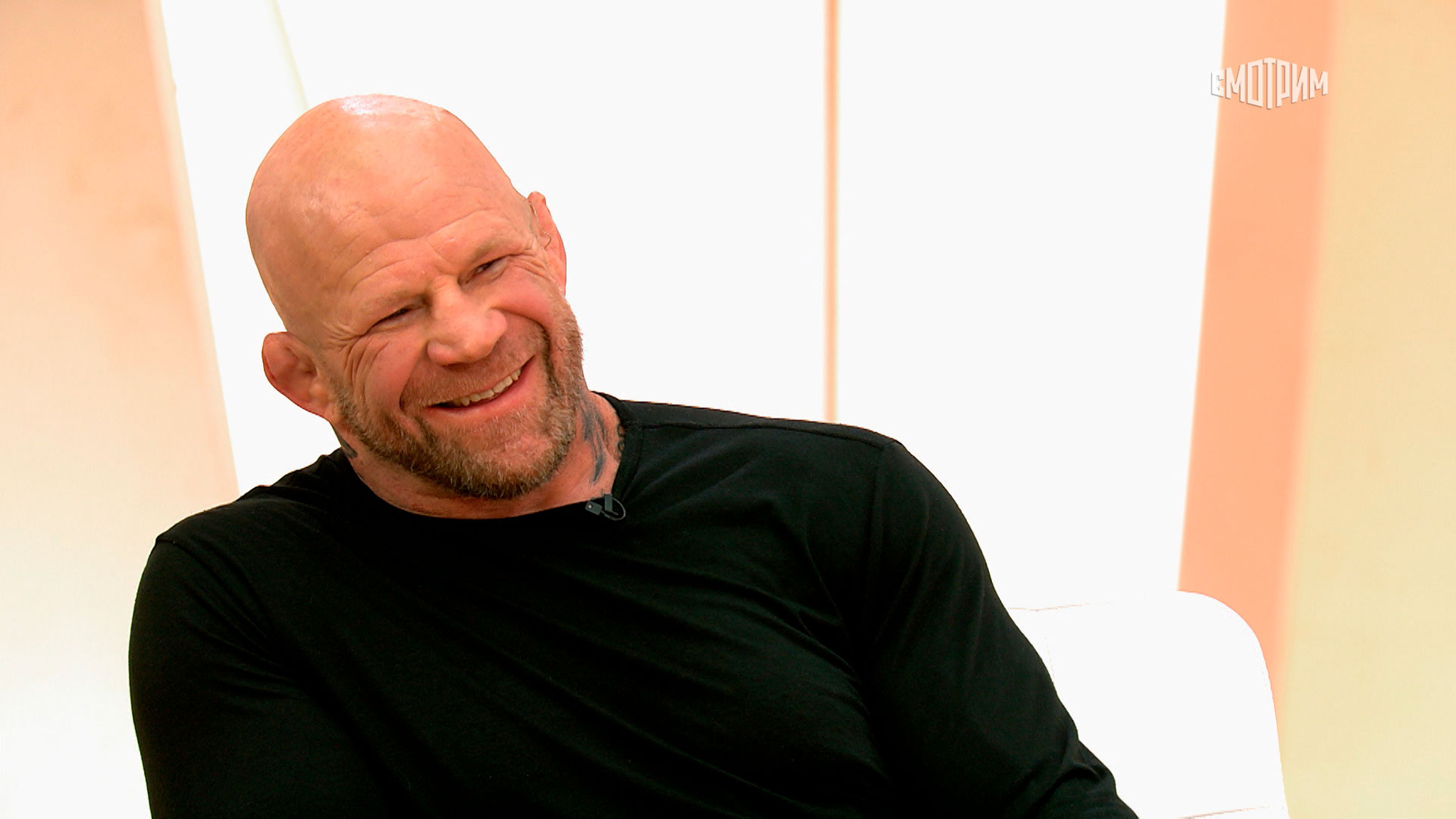 Джефф Монсон рассказал, как маленькие дочки помогают ему учить русский