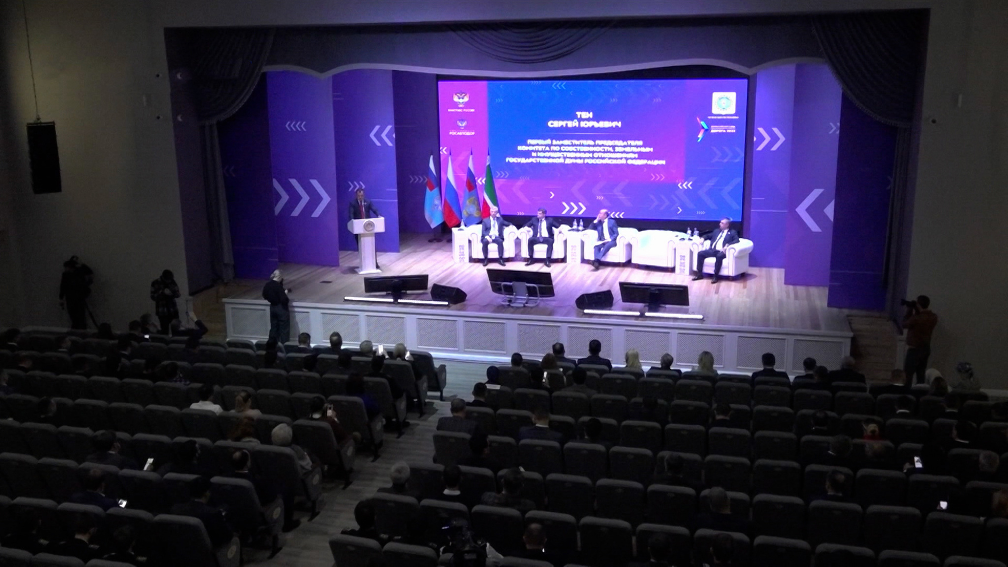 Развитие транспорта и снижение количества ДТП: в Грозном проходит съезд "Дорога-2023"