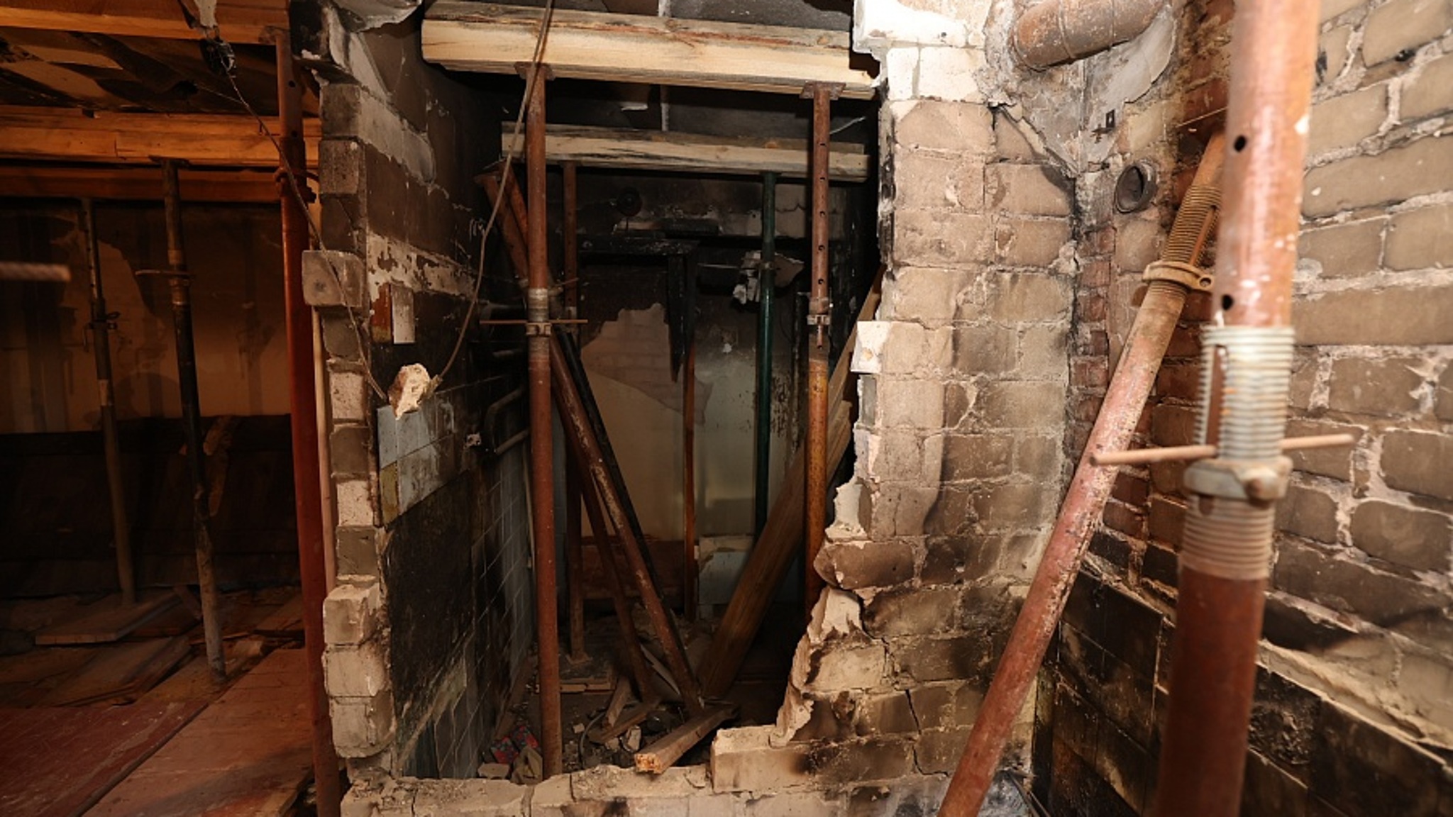 Жильцам разрушенной взрывом газа пятиэтажки в Волгограде помогут с переездом