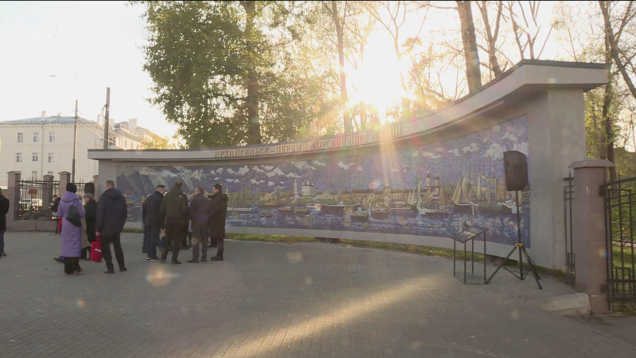 Мозаичное панно "Архангельск – первый морской порт России" открыли в столице Поморья
