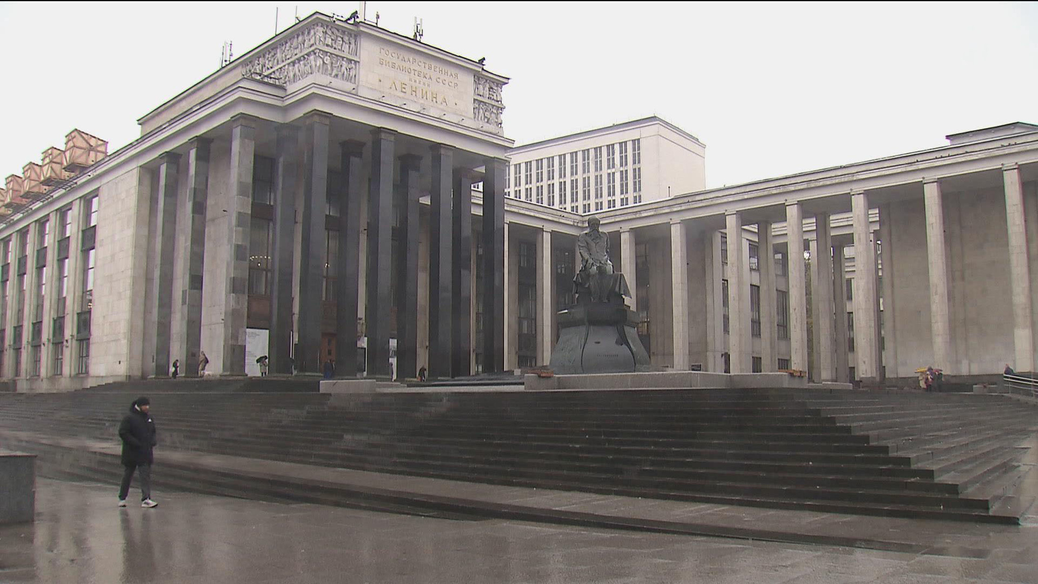 Главный вход Российской государственной библиотеки открыли после реставрации