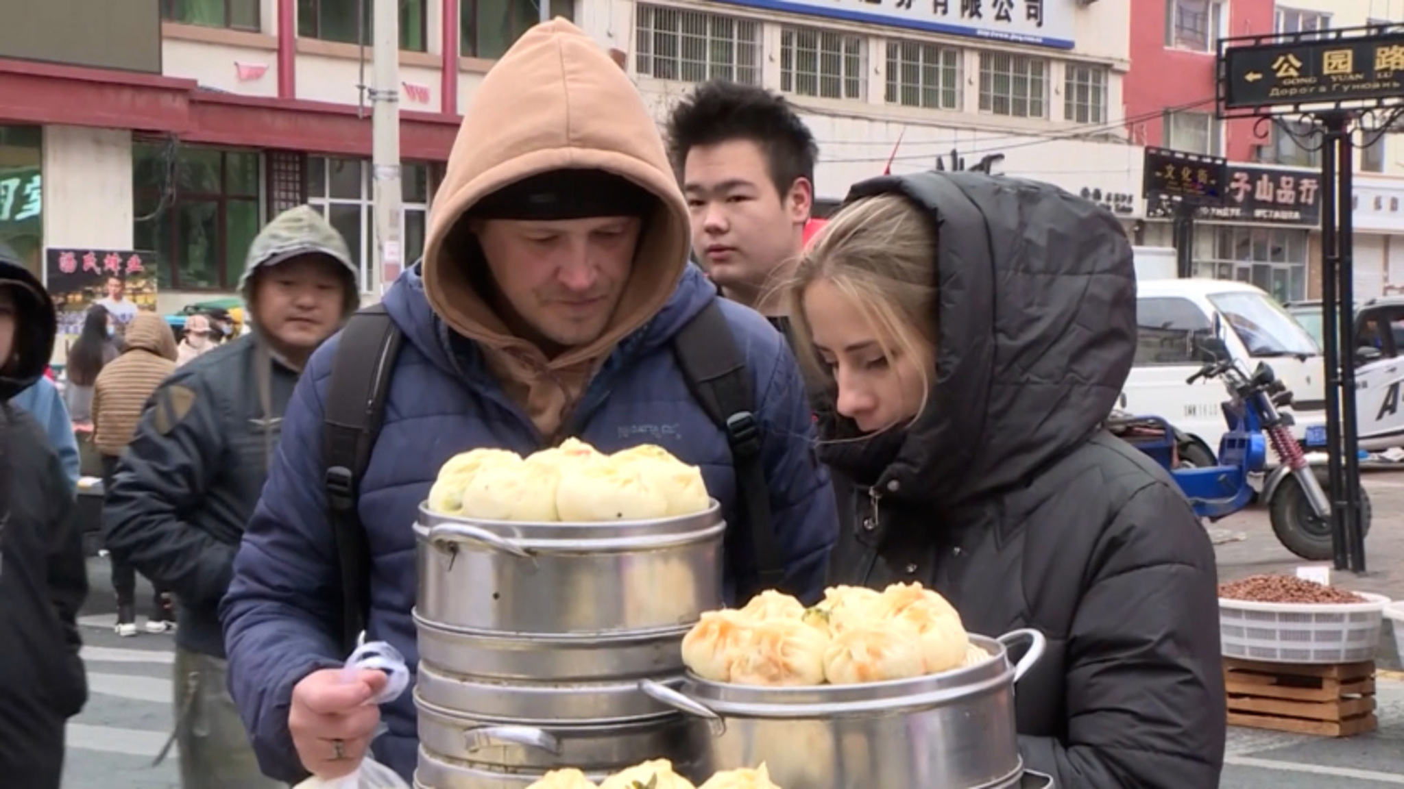 Улицы Хэйхэ вновь заполнились российскими туристами