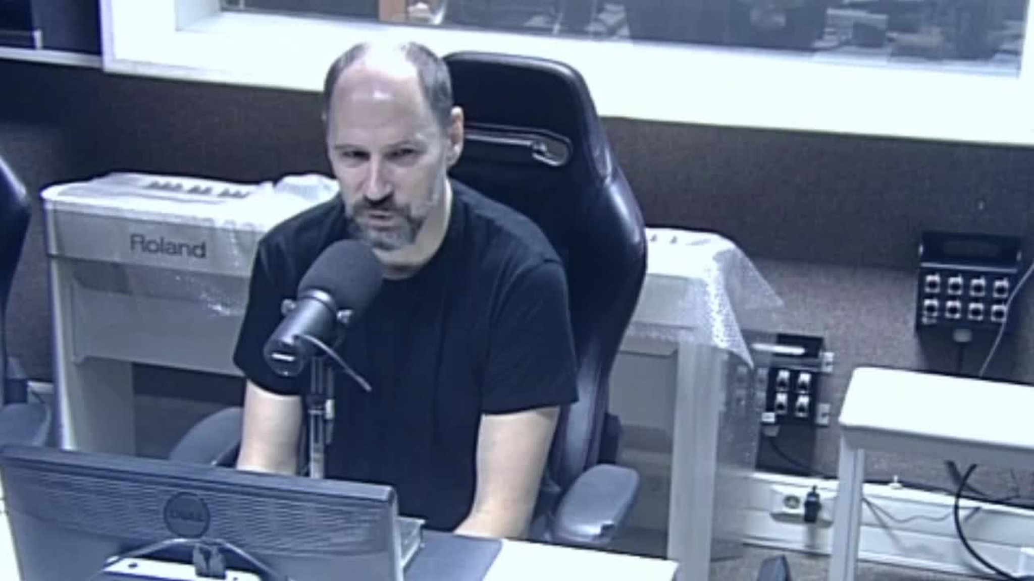 История изобретений. Эволюция микрофона: от угольного до беспроводного