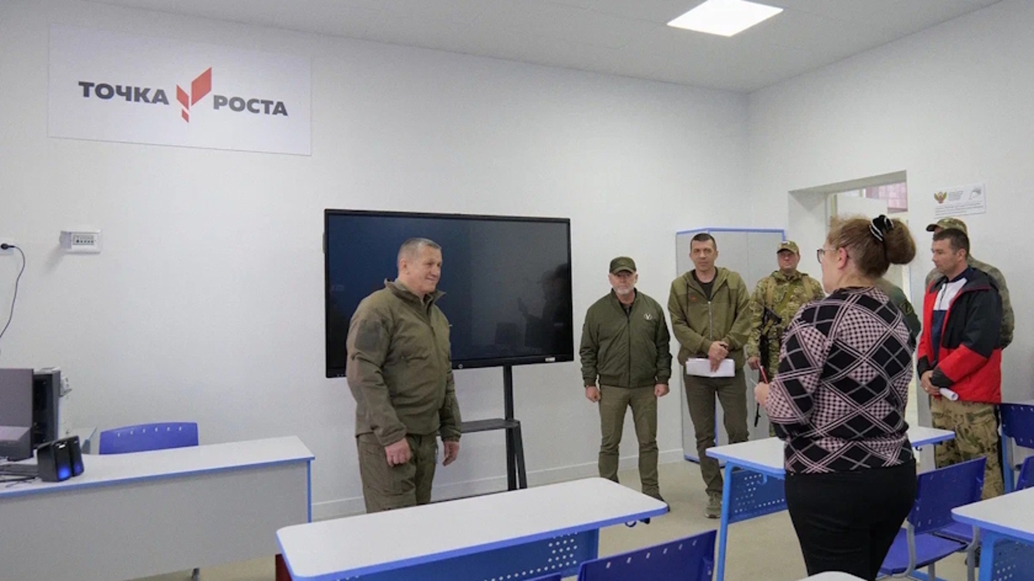 Юрий Трутнев оценил, как дальневосточные регионы-шефы помогают восстанавливать ДНР