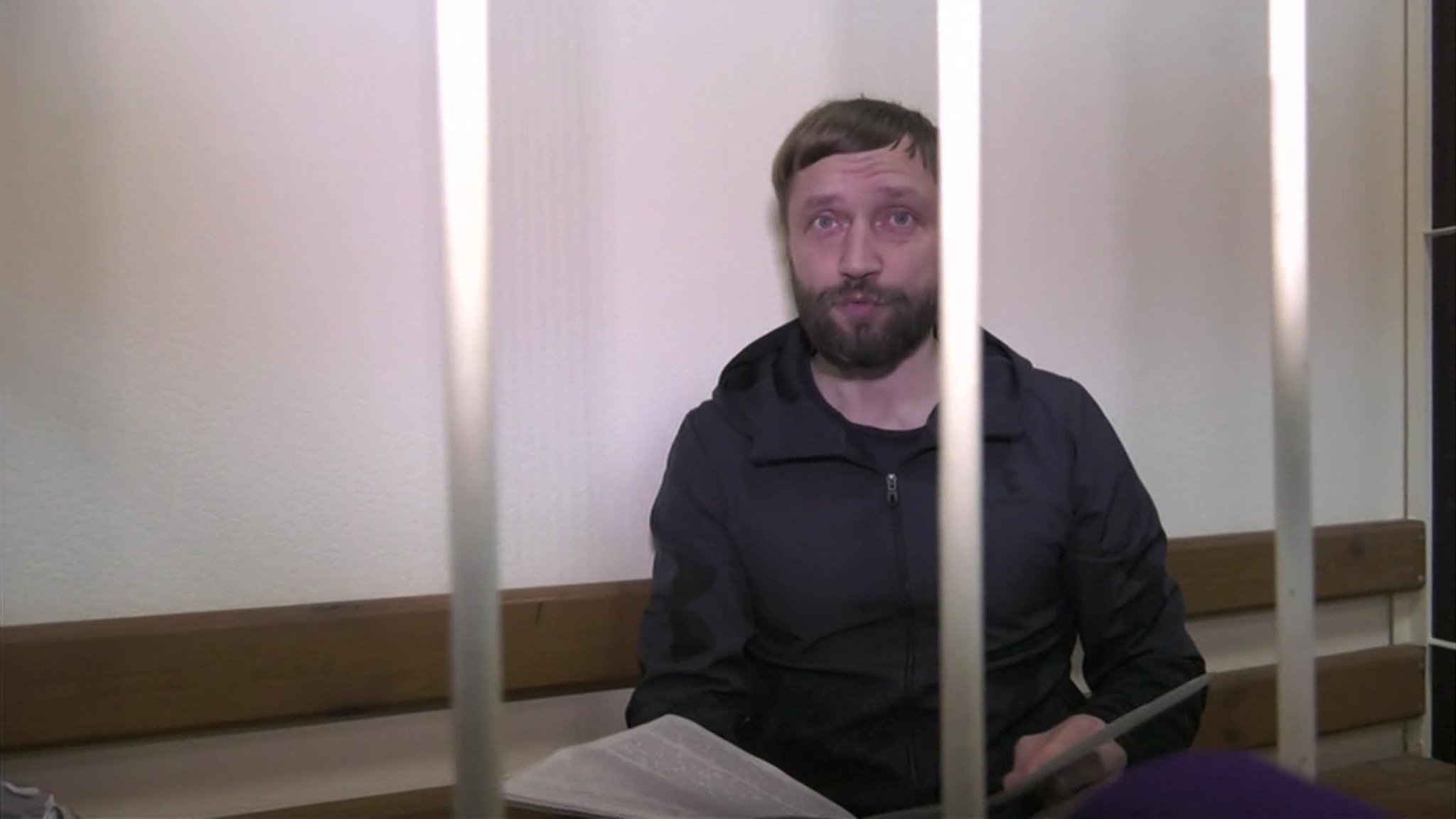 Сыроед Лютый, уморивший ребенка, в СИЗО начал есть мясо