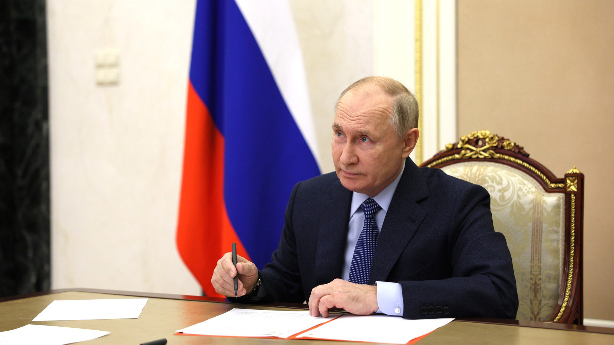 Путин призвал пресекать незаконные поставки оружия с Украины в Россию