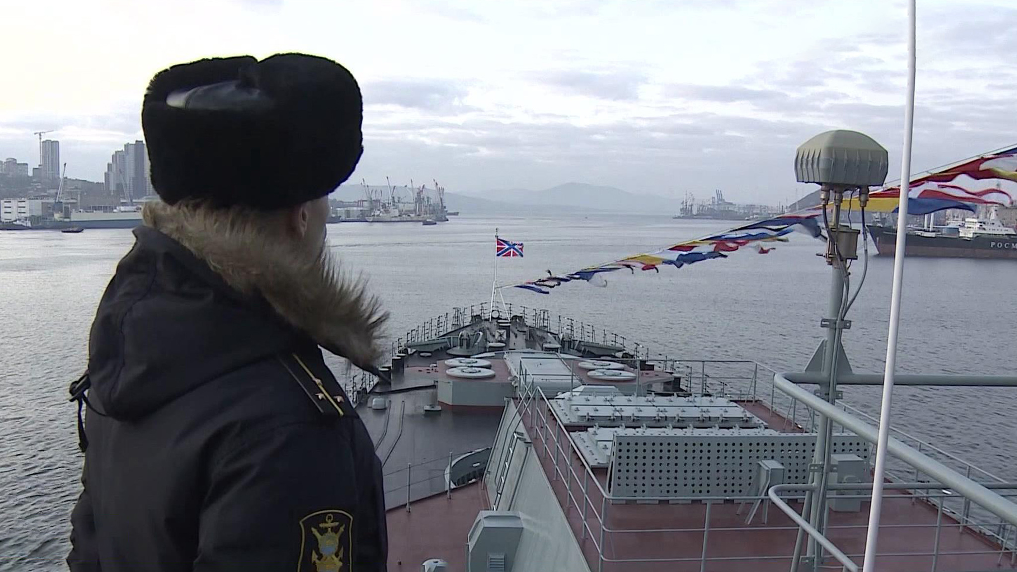 Моряки-надводники отмечают профессиональный праздник