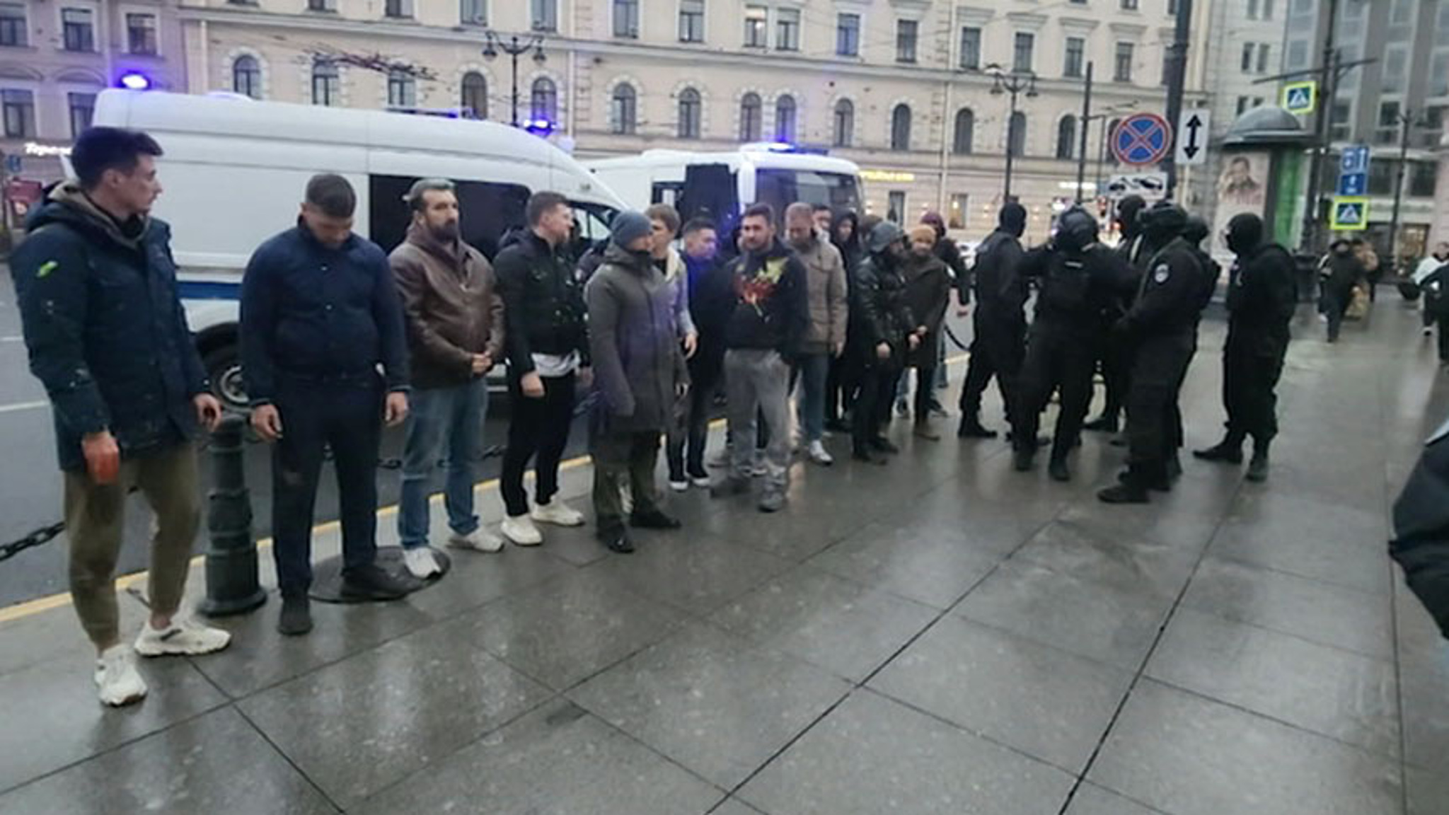 Ряженых "спецназовцев" задержали в центре Петербурга