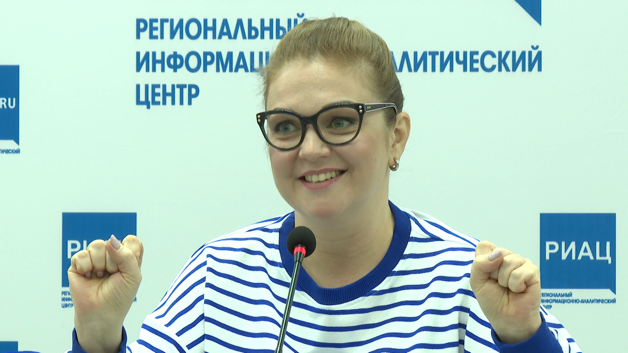 Исполнительница народных песен Марина Девятова провела пресс-конференцию в Волгограде