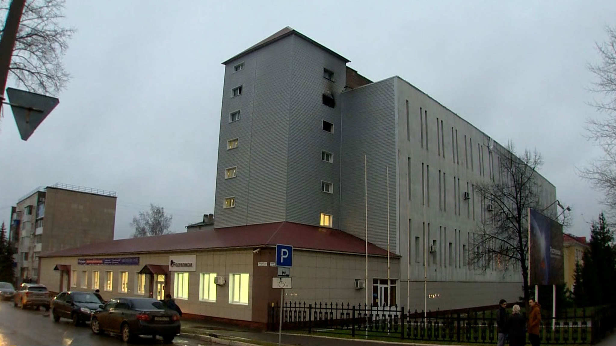 Подростки спасли из пожара свою учительницу и 14 школьников