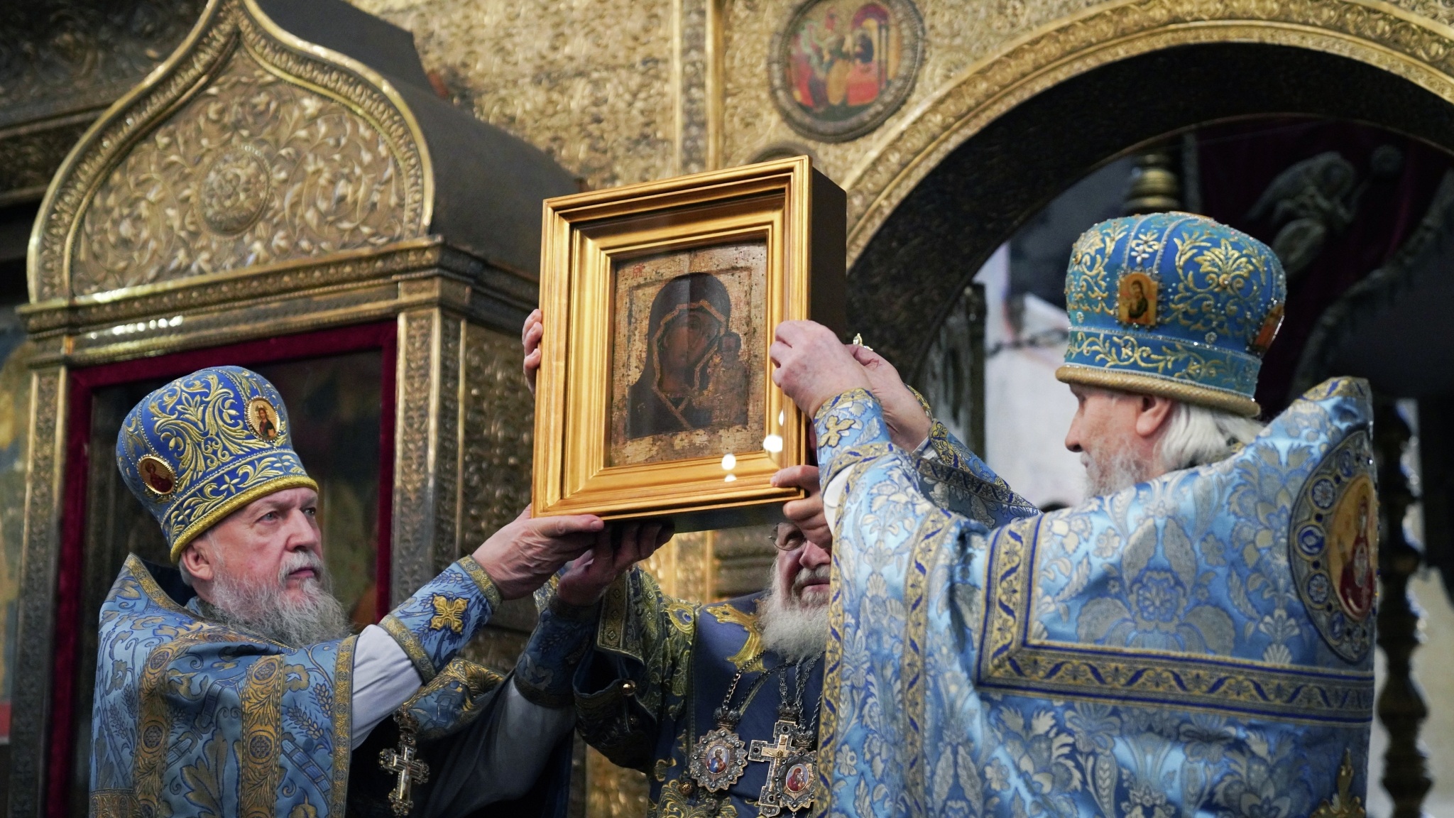 Чудотворная икона вернулась в Казанский собор