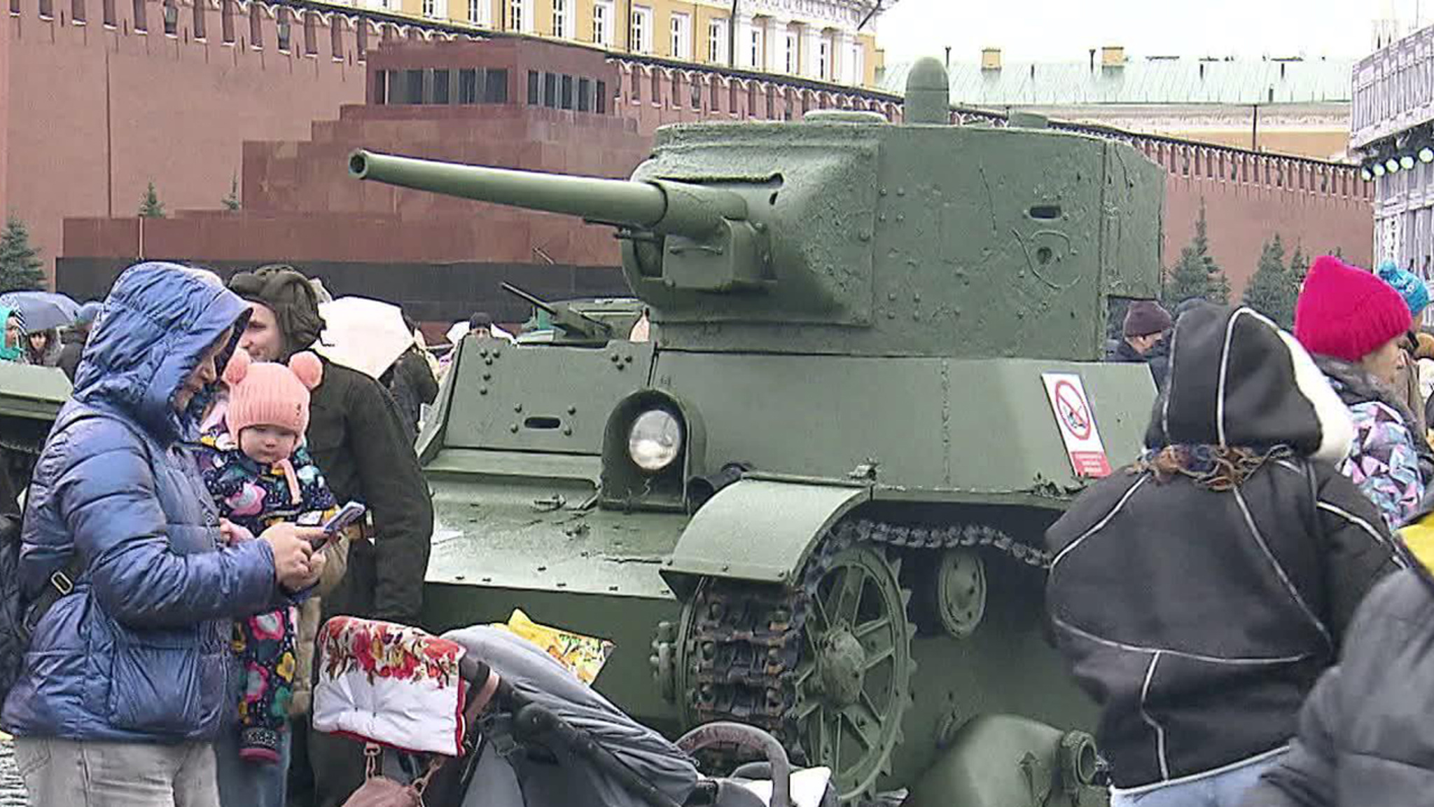 Выставка на Красной площади насыщена героизмом Великой Отечественной