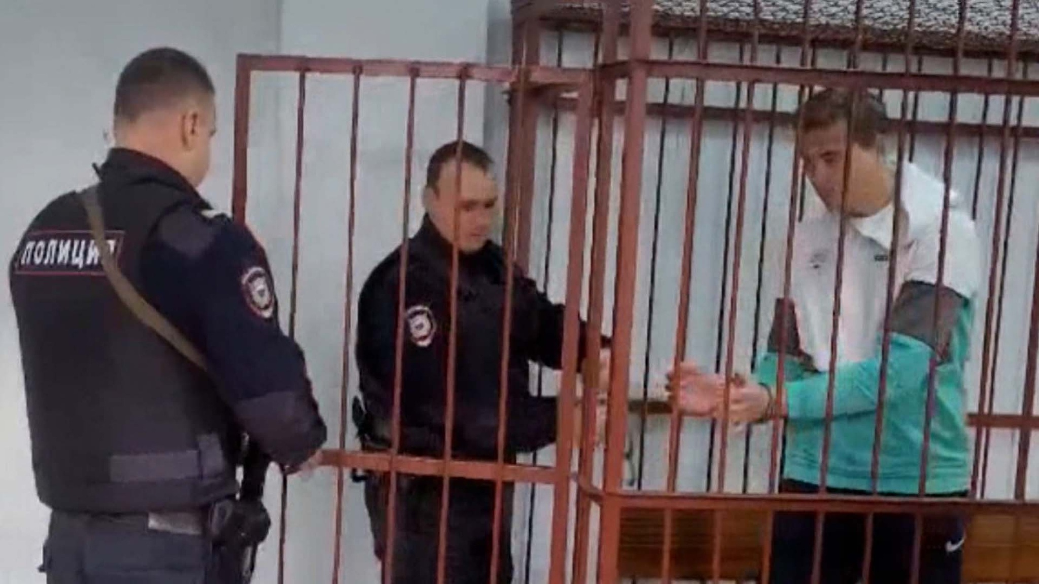 В Дмитрове отправили под арест трех лжеполицейских