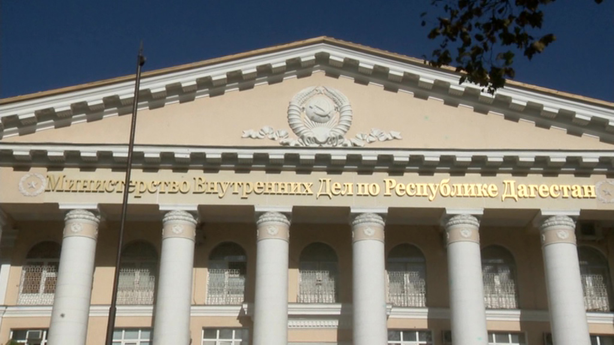 Замглавы МВД Дагестана и его подчиненного этапировали в Москву