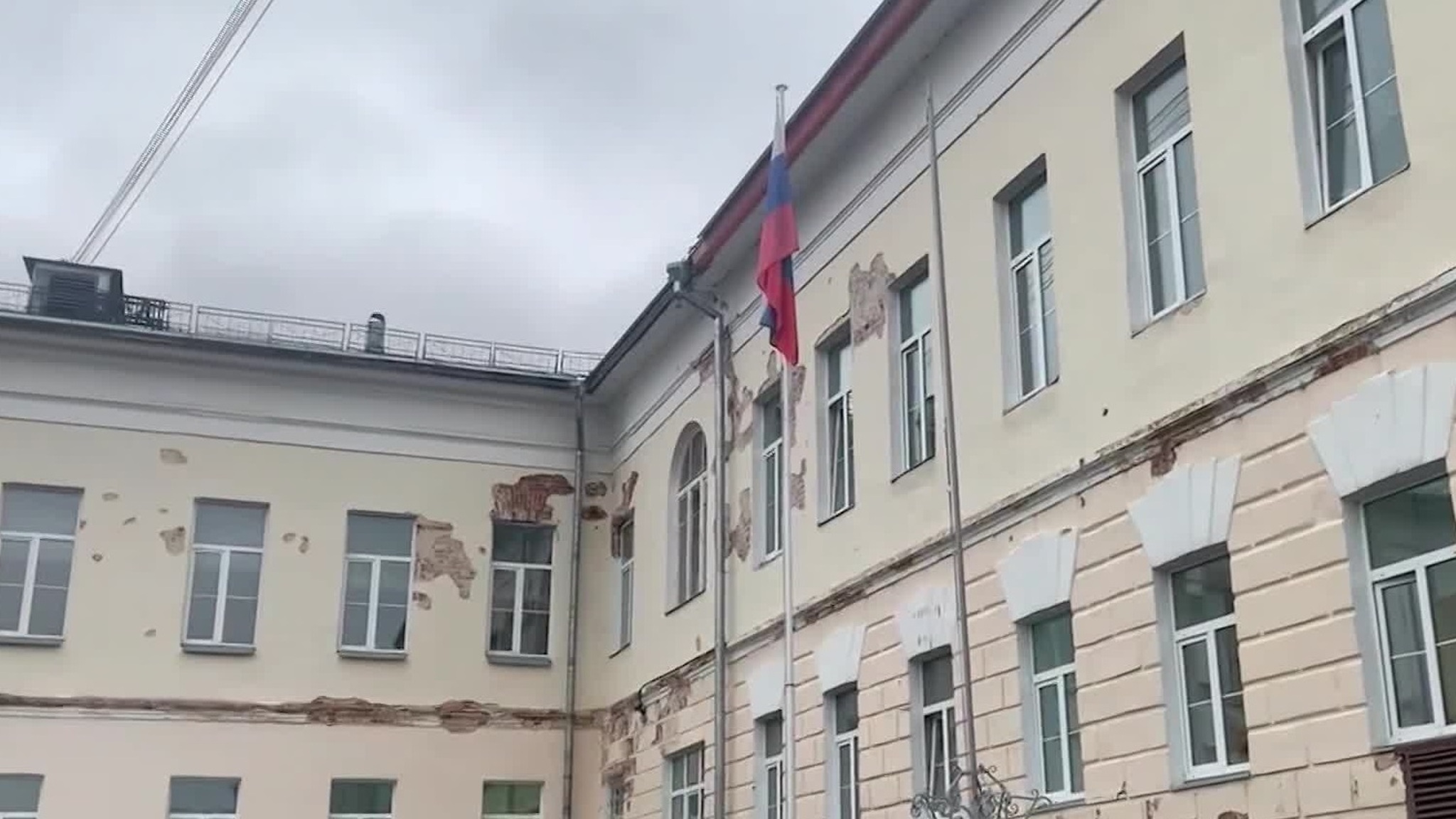 Реставраторам дали три недели на завершение ремонта школы №1 во Владимире