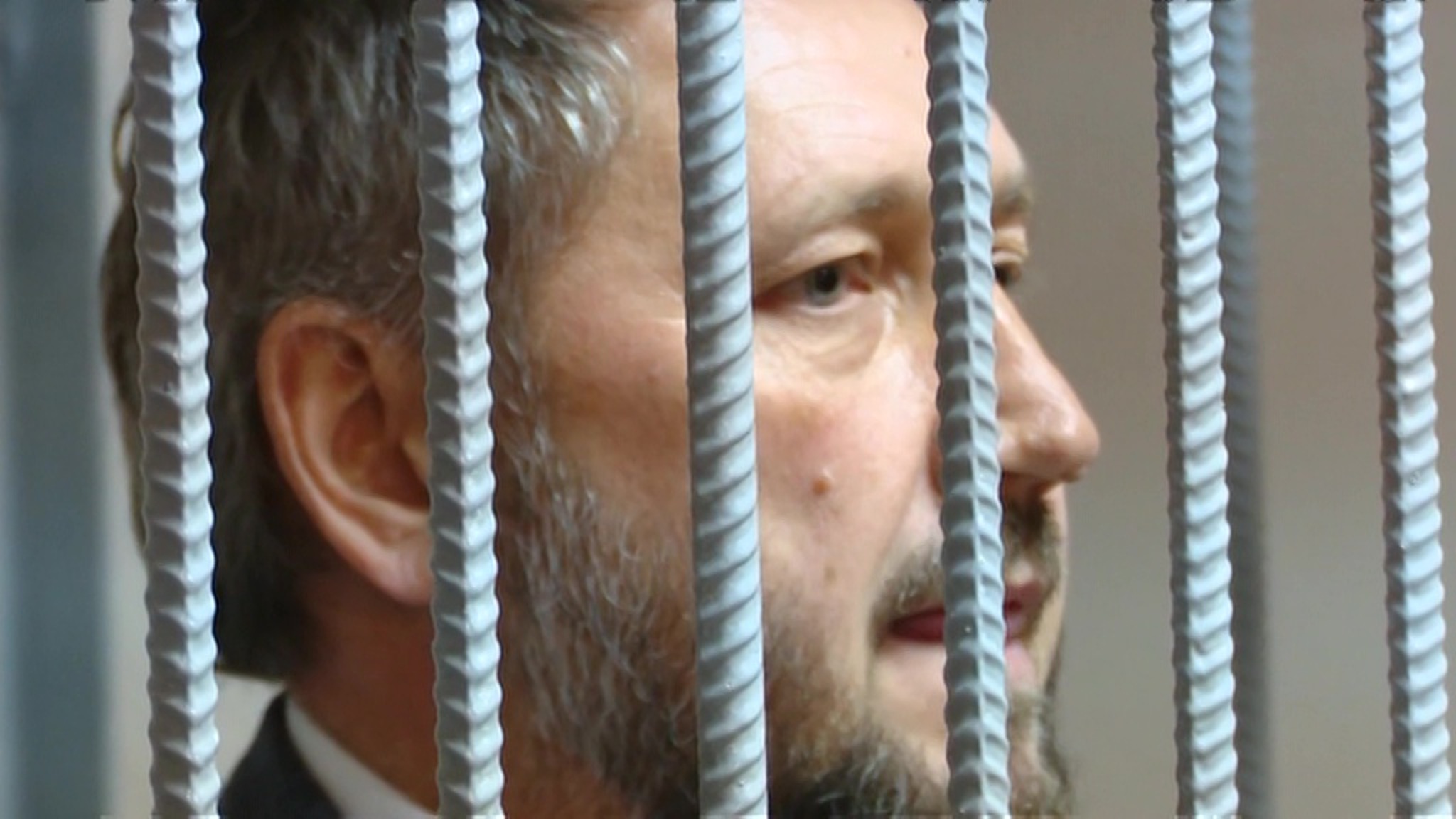 Бывшего чиновника подозревают в получении взяток стройматериалами