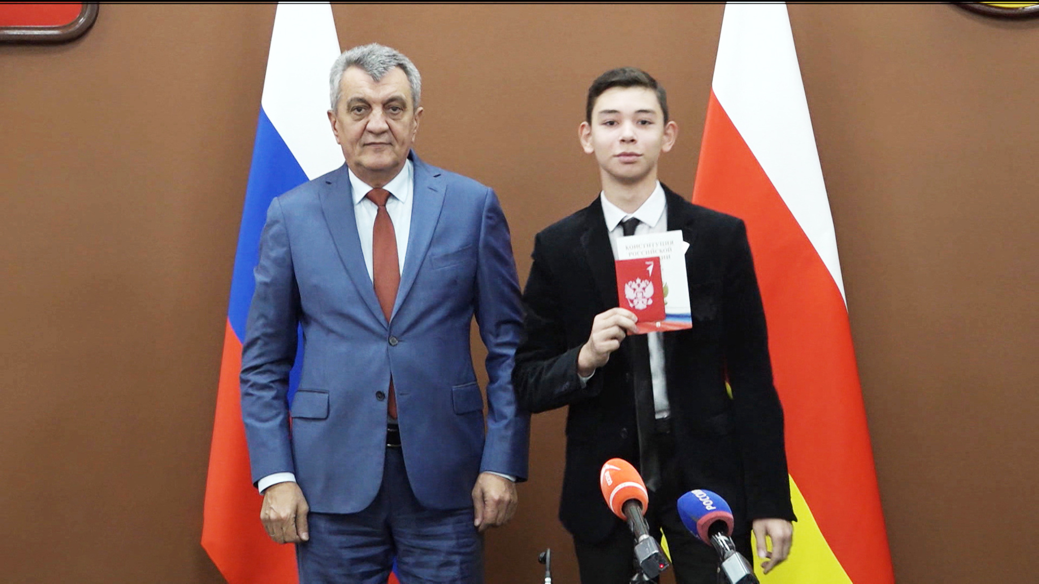 Сергей Меняйло паспорттæ радта æхсæнадон змæлд "Движение первых"-ы активисттæн