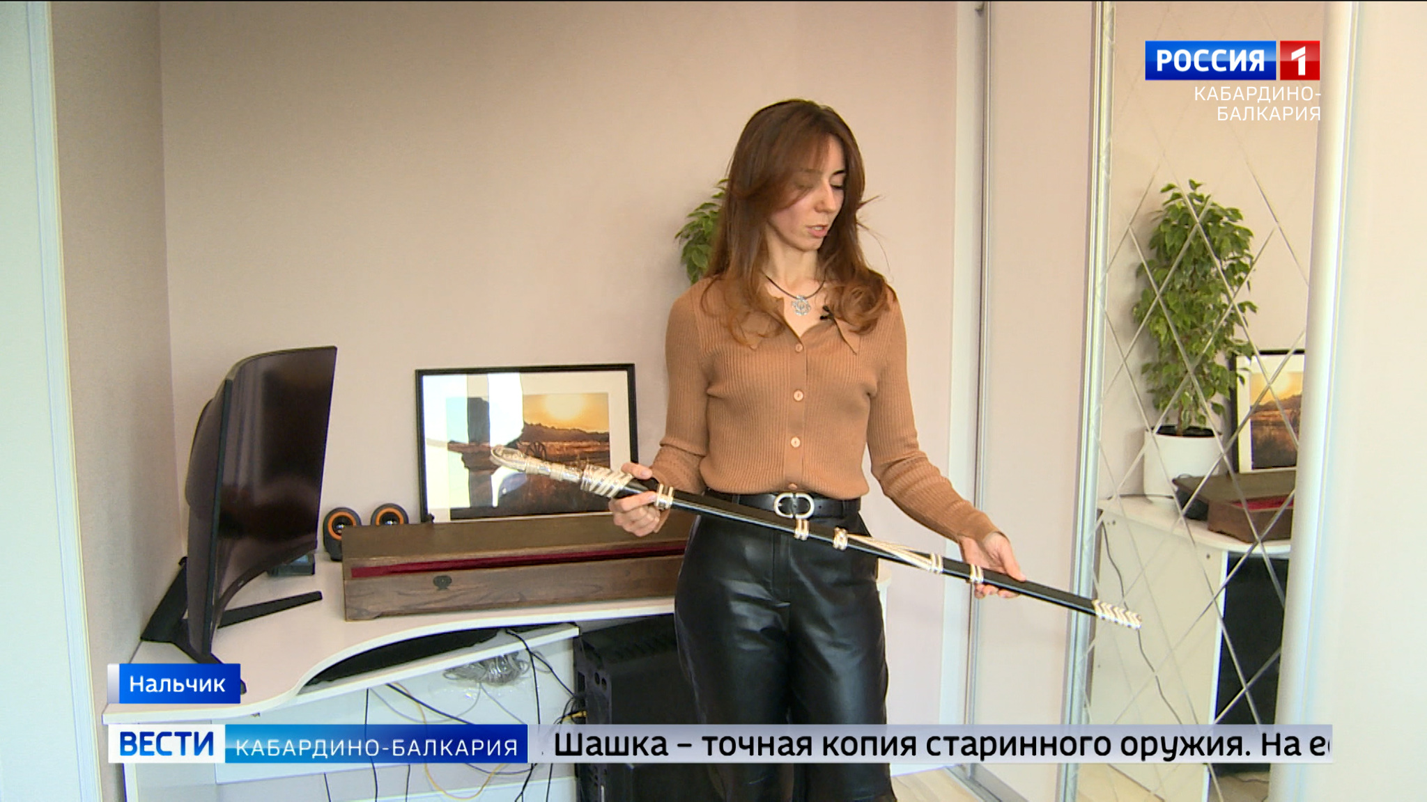Мастер из Нальчика Мариана Ципинова-Эльгарова работает с металлом и деревом