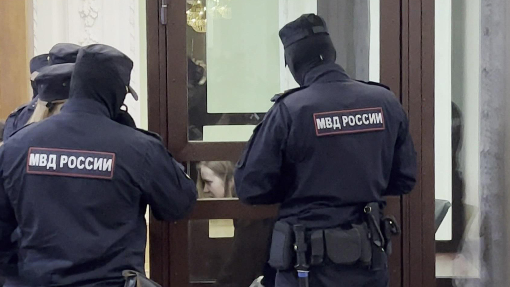 Дарья Трепова пришла в суд в веселом настроении