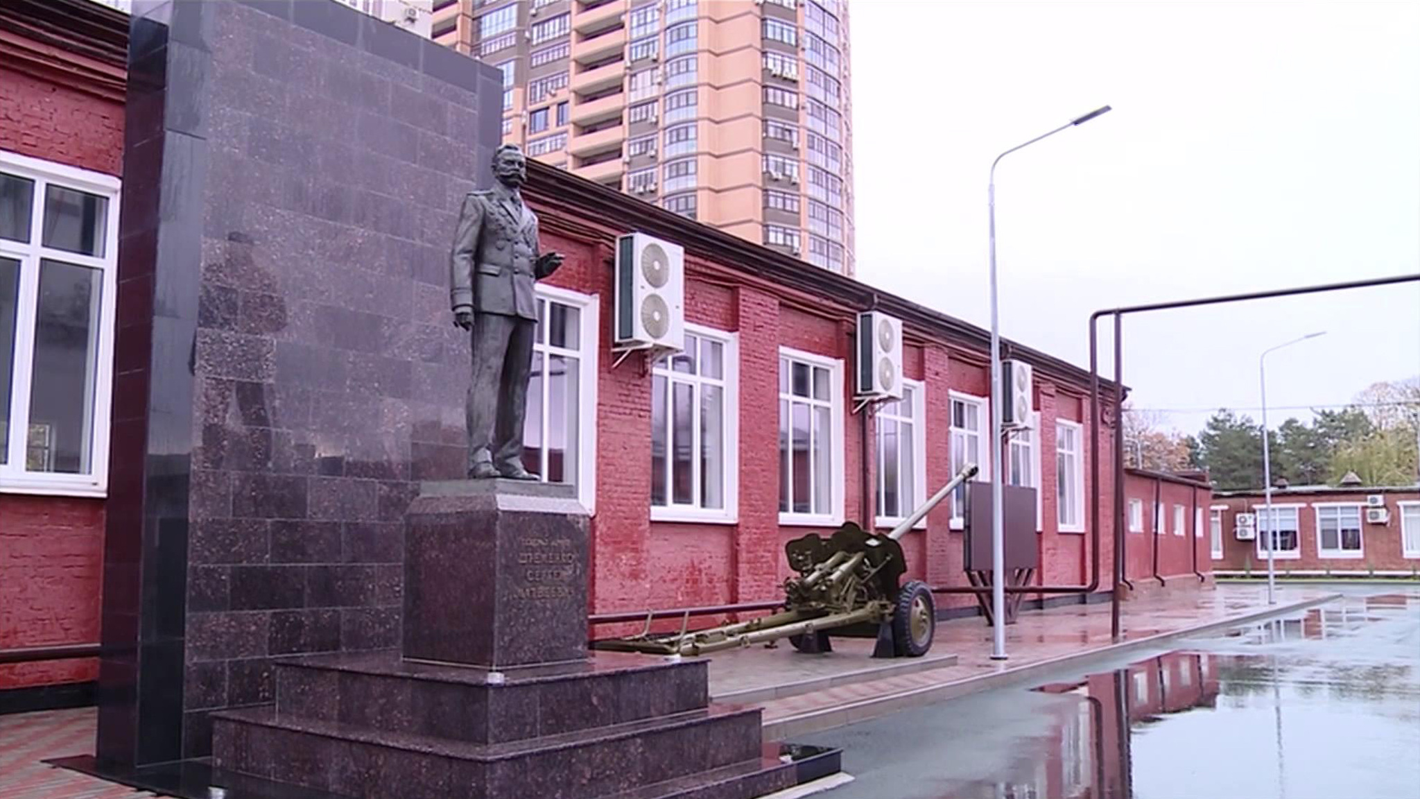 Краснодарскому высшему военному училищу вручили полковую чашу Минобороны