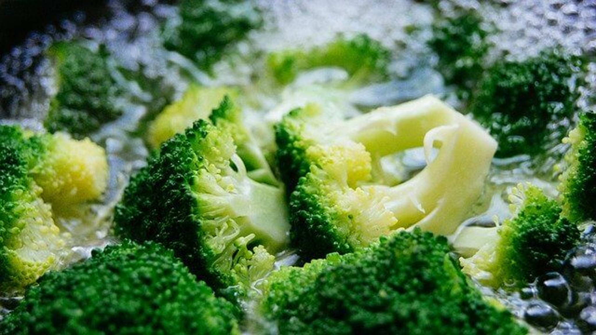 Названы вредные свойства самых полезных продуктов