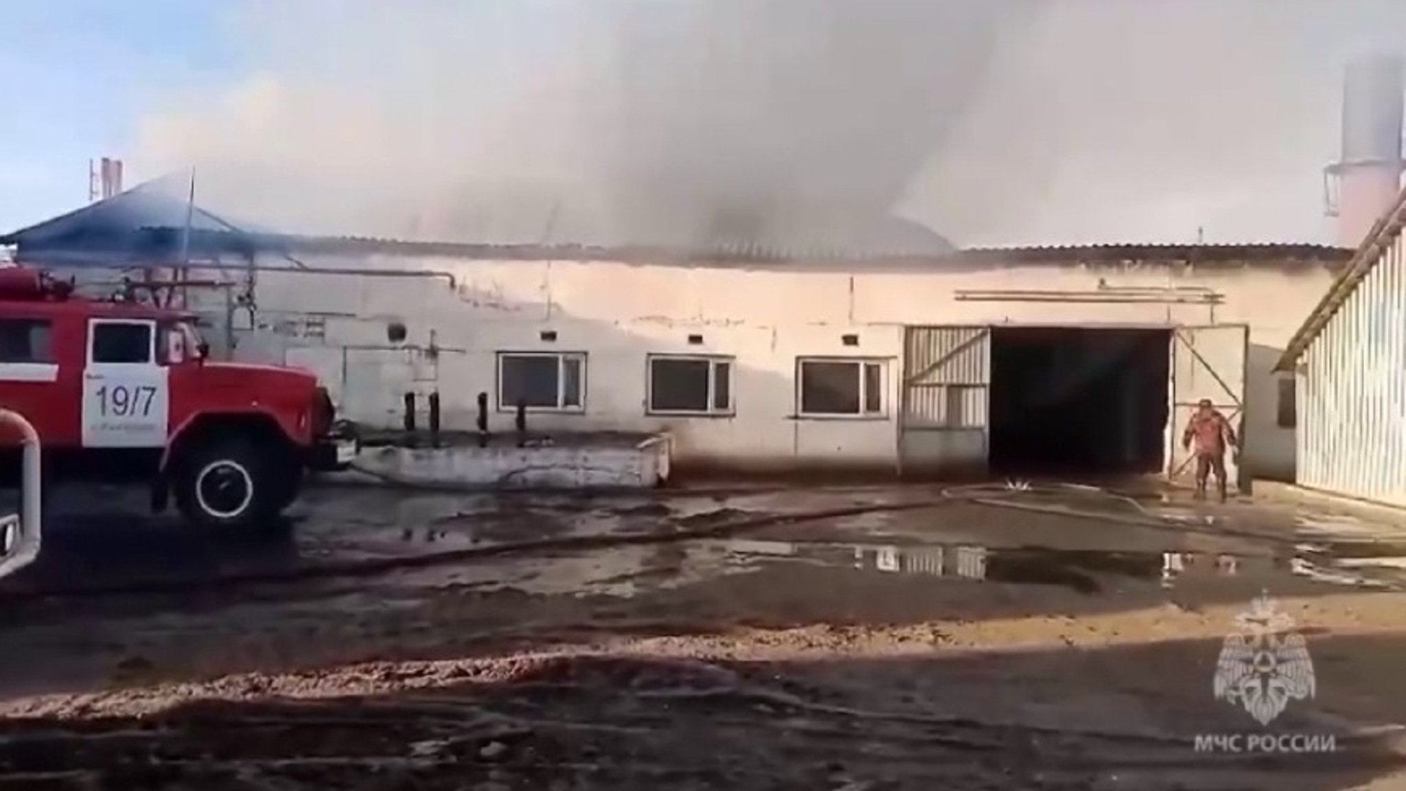 Крупный пожар случился в поселке Совхозный Белоярского района