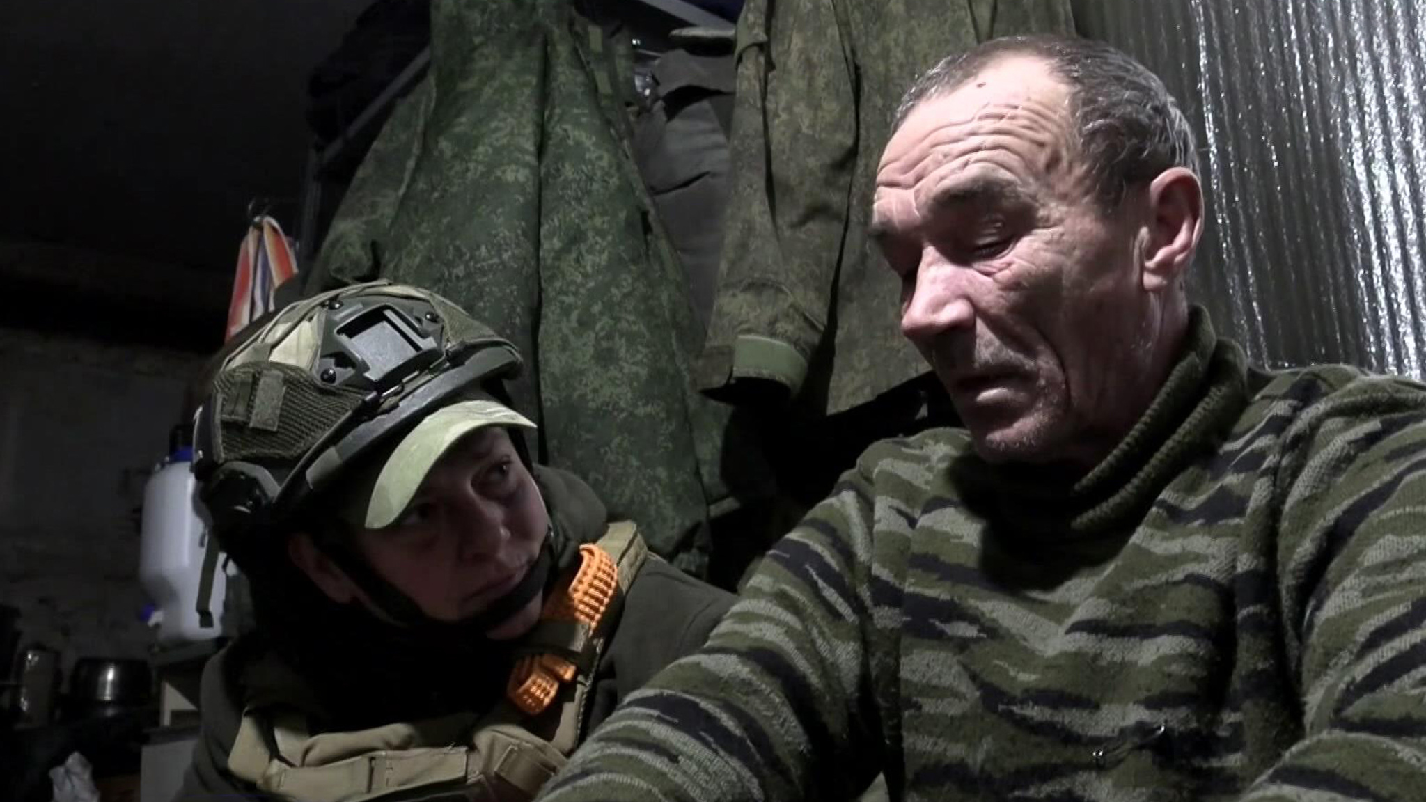 Военные фельдшеры продолжают помогать как бойцам, так и мирным жителям