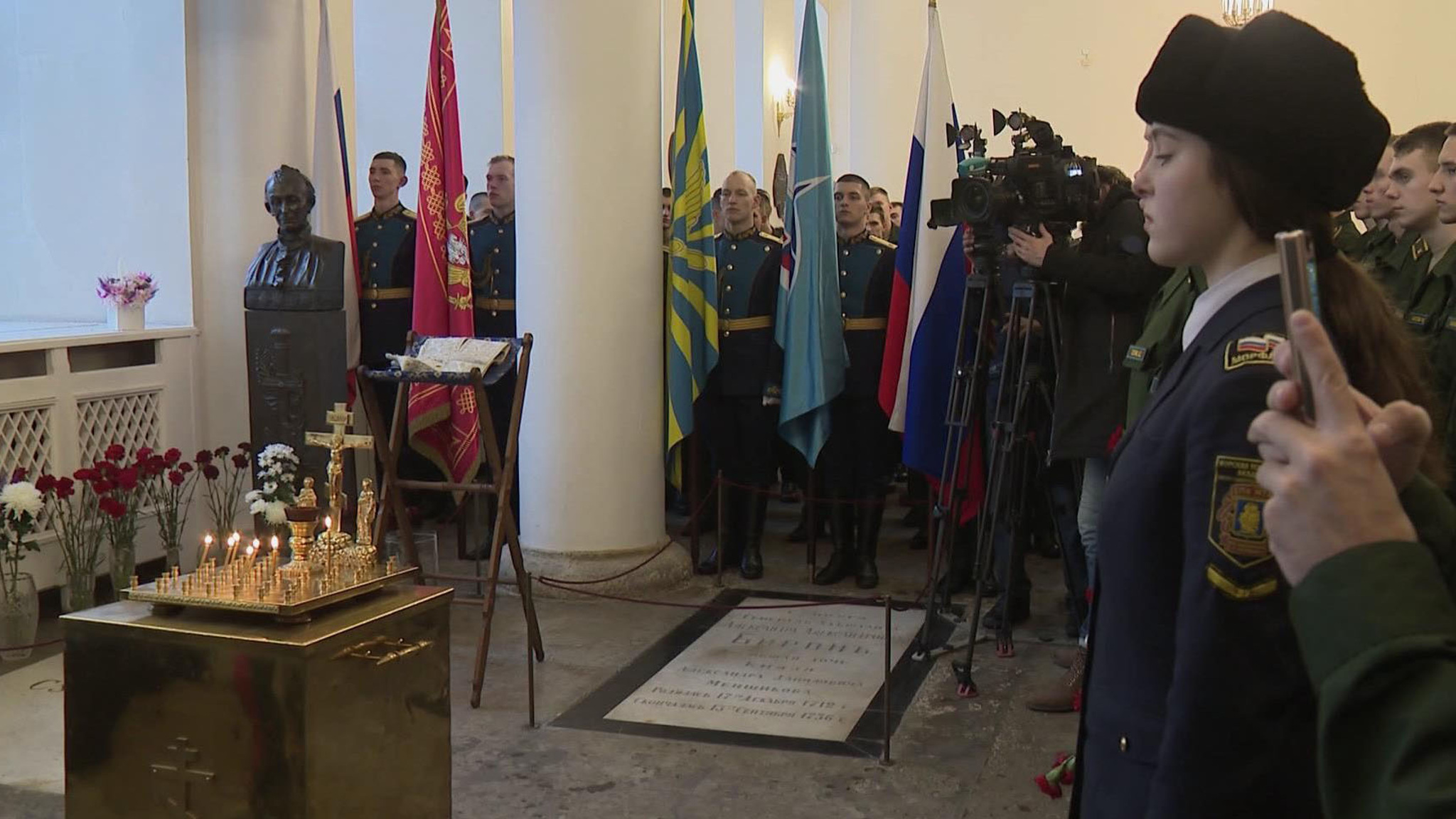 Память об Александре Суворове почтили молебном в Александро-Невской лавре