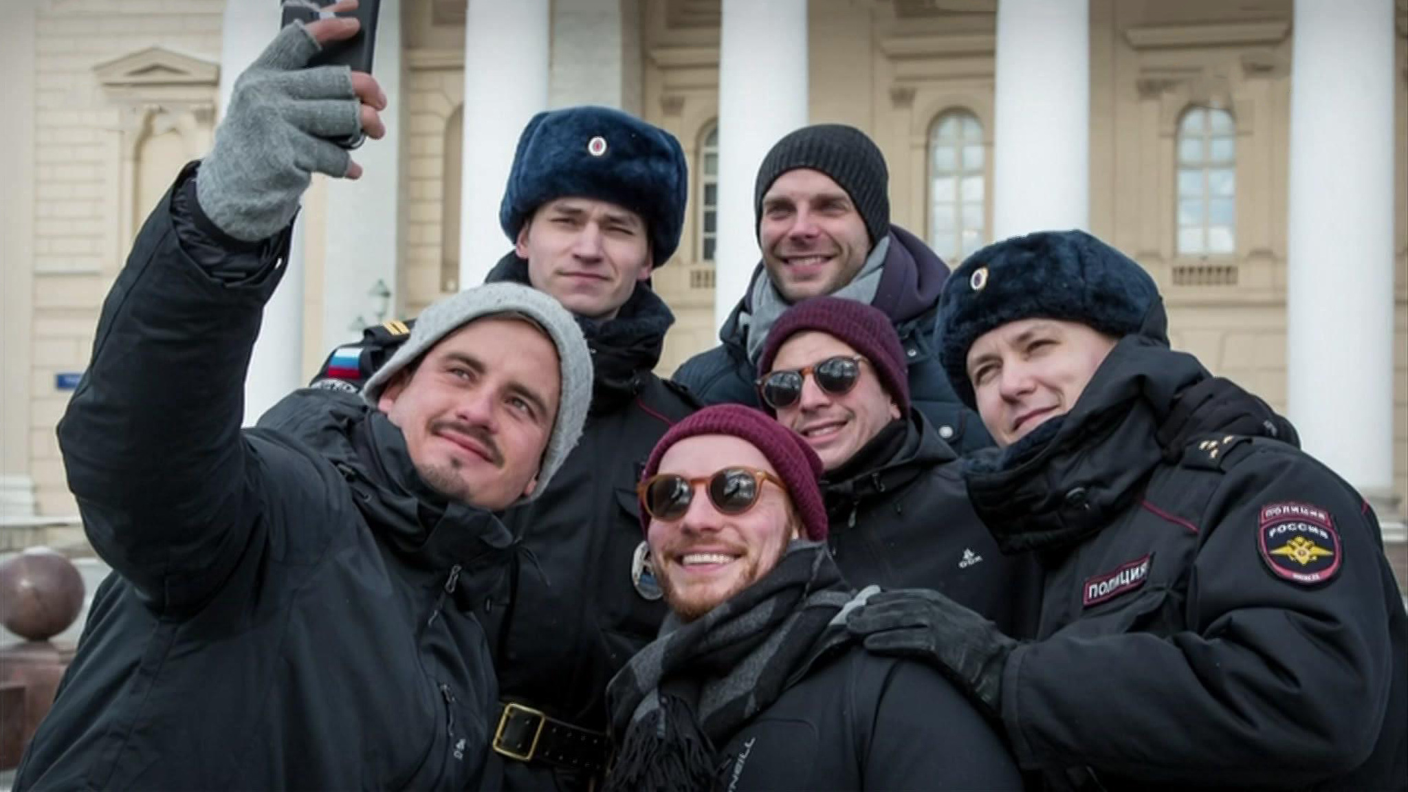 В туристической полиции работают настоящие полиглоты