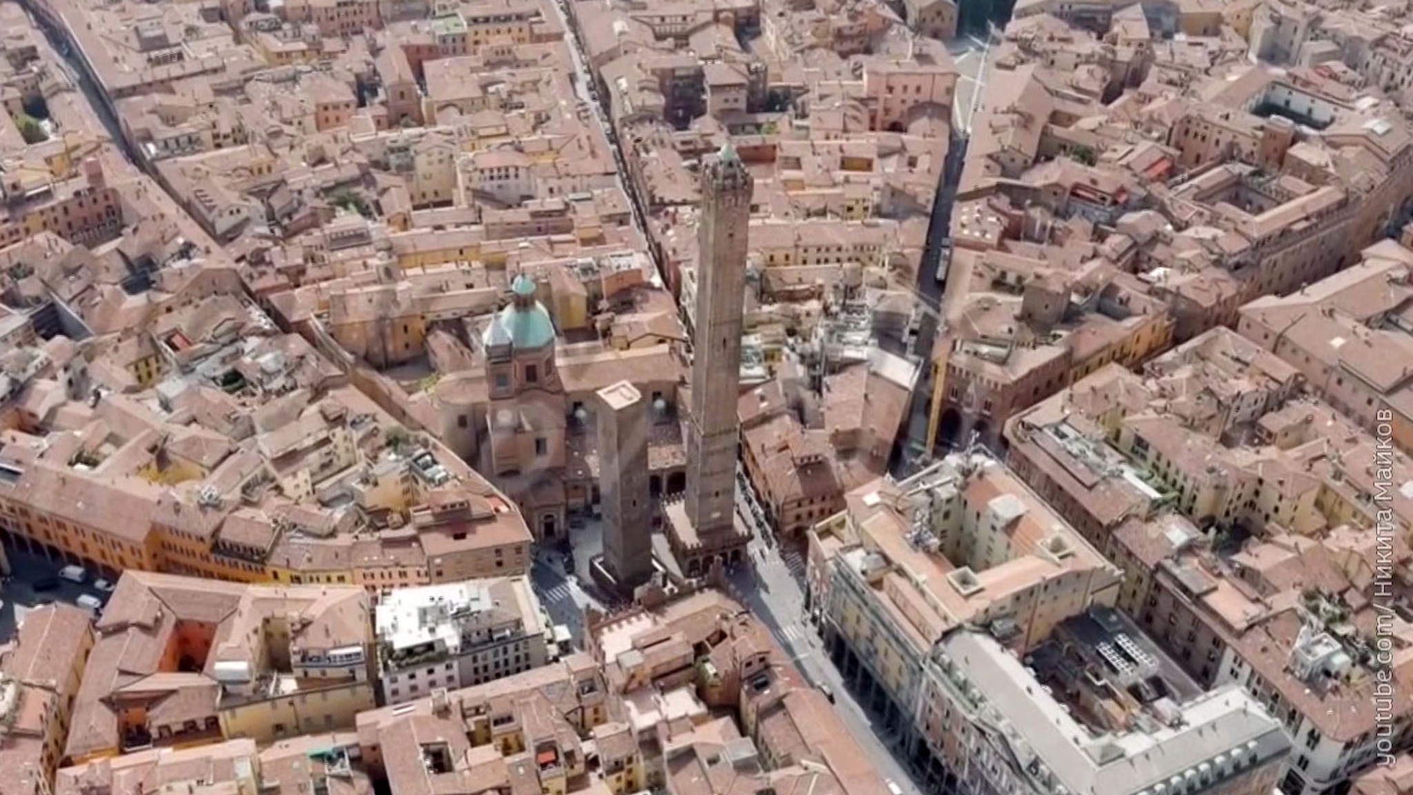 В итальянской Болонье начала рушиться знаменитая башня