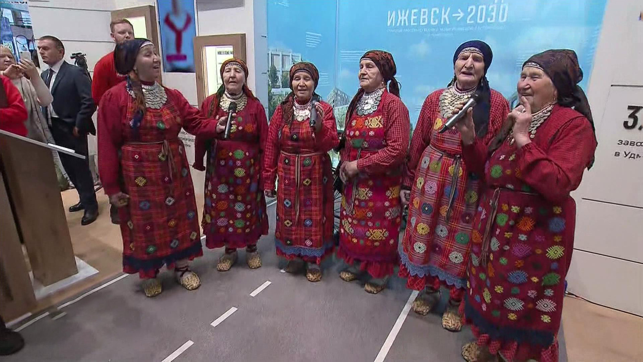 На выставке "Россия" выступили "Бурановские бабушки"