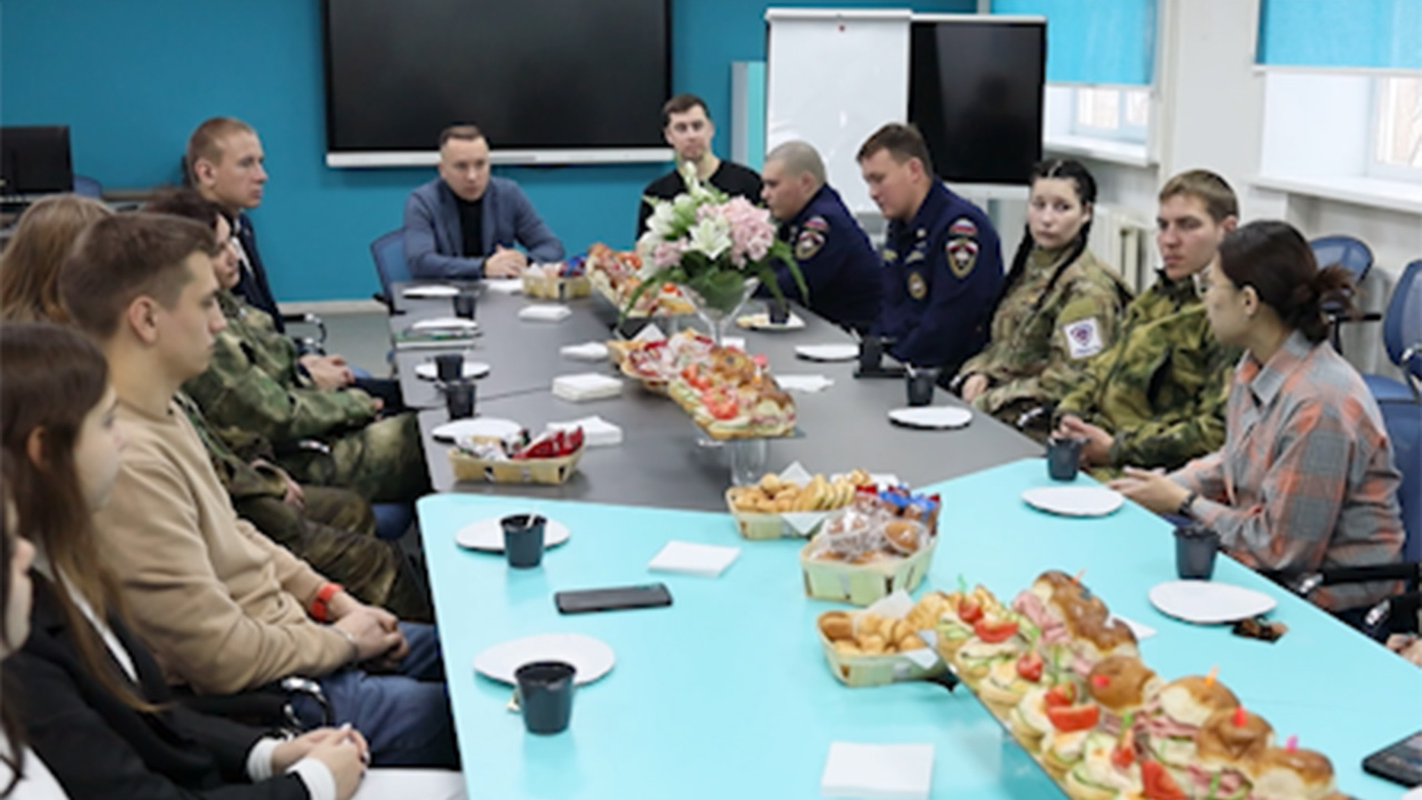 Руководителей самых активных волонтерских отрядов наградили в Чите в День добровольца