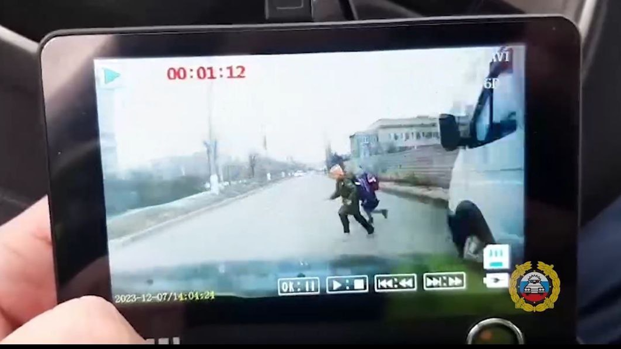 В Волгограде автомобилист сбил двух школьниц