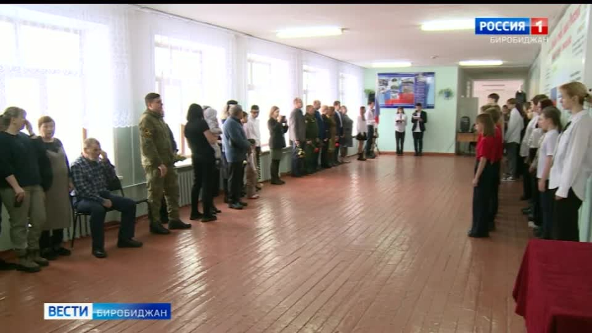 В биробиджанской 16-й школе состоялась церемония открытия мемориальной доски Виктору Ефимову и Евгению Шайтану