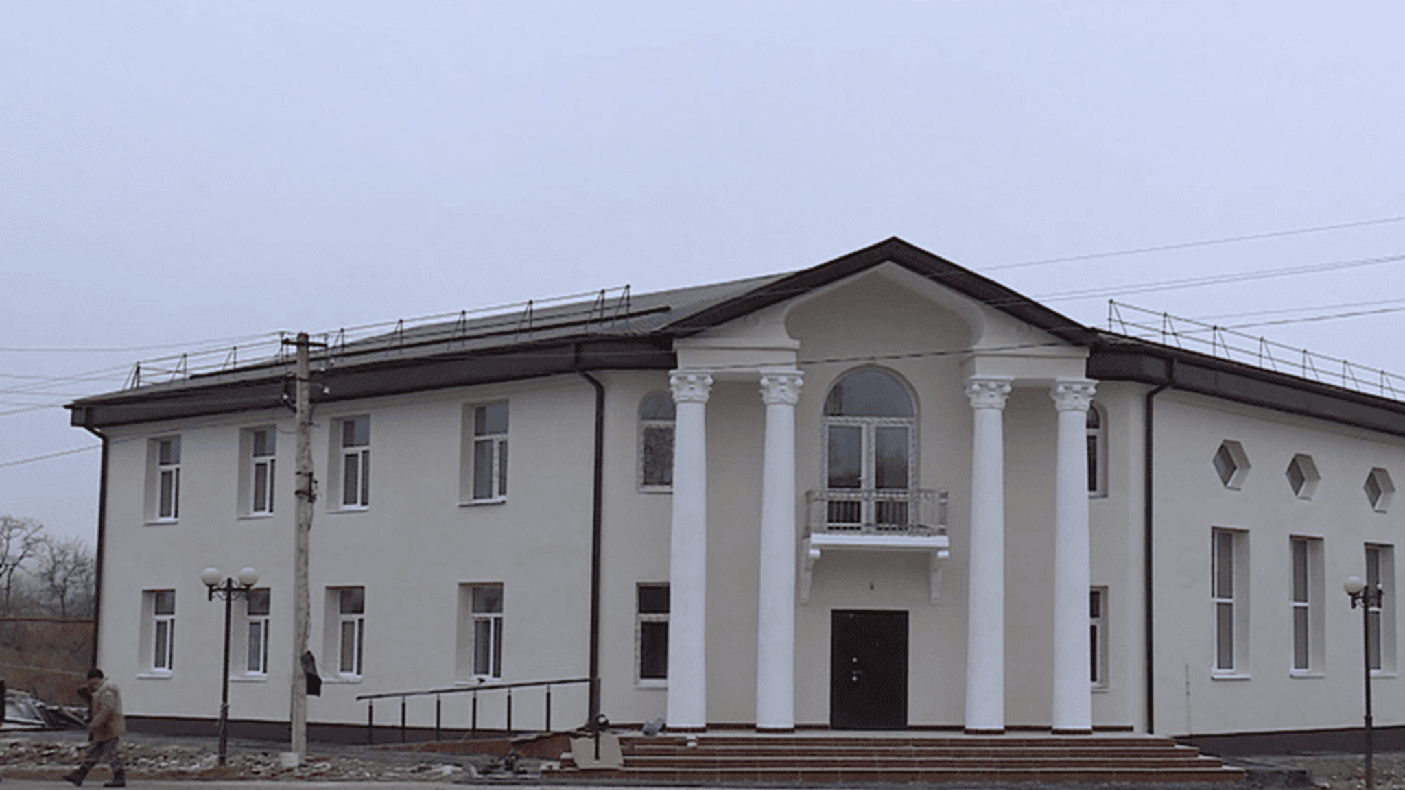 В хуторе Новоисправненский Зеленчукского района идет капитальная реконструкция Дома культуры