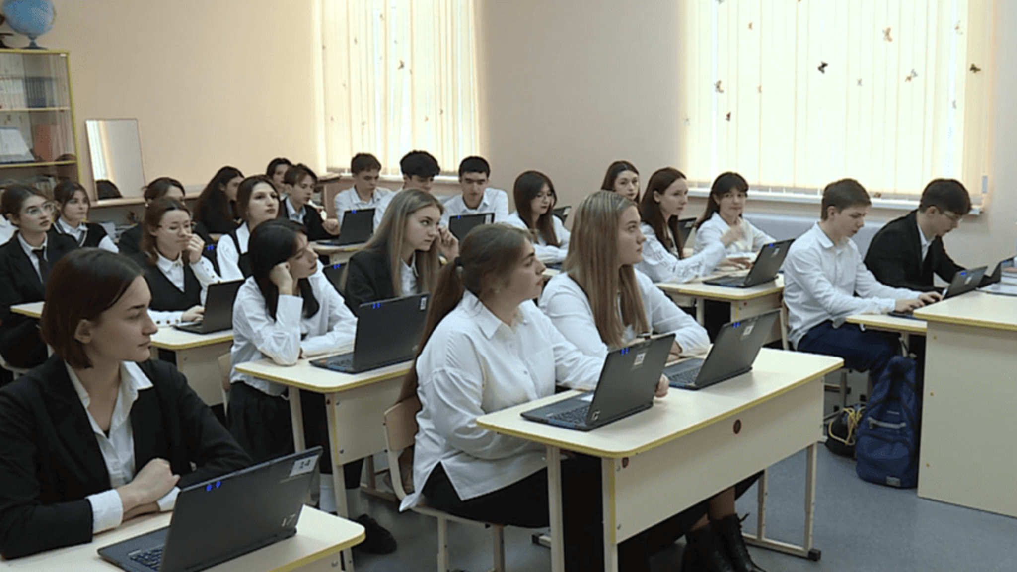 В образовательных учреждениях Карачаево-Черкесии проверили знание основного закона страны