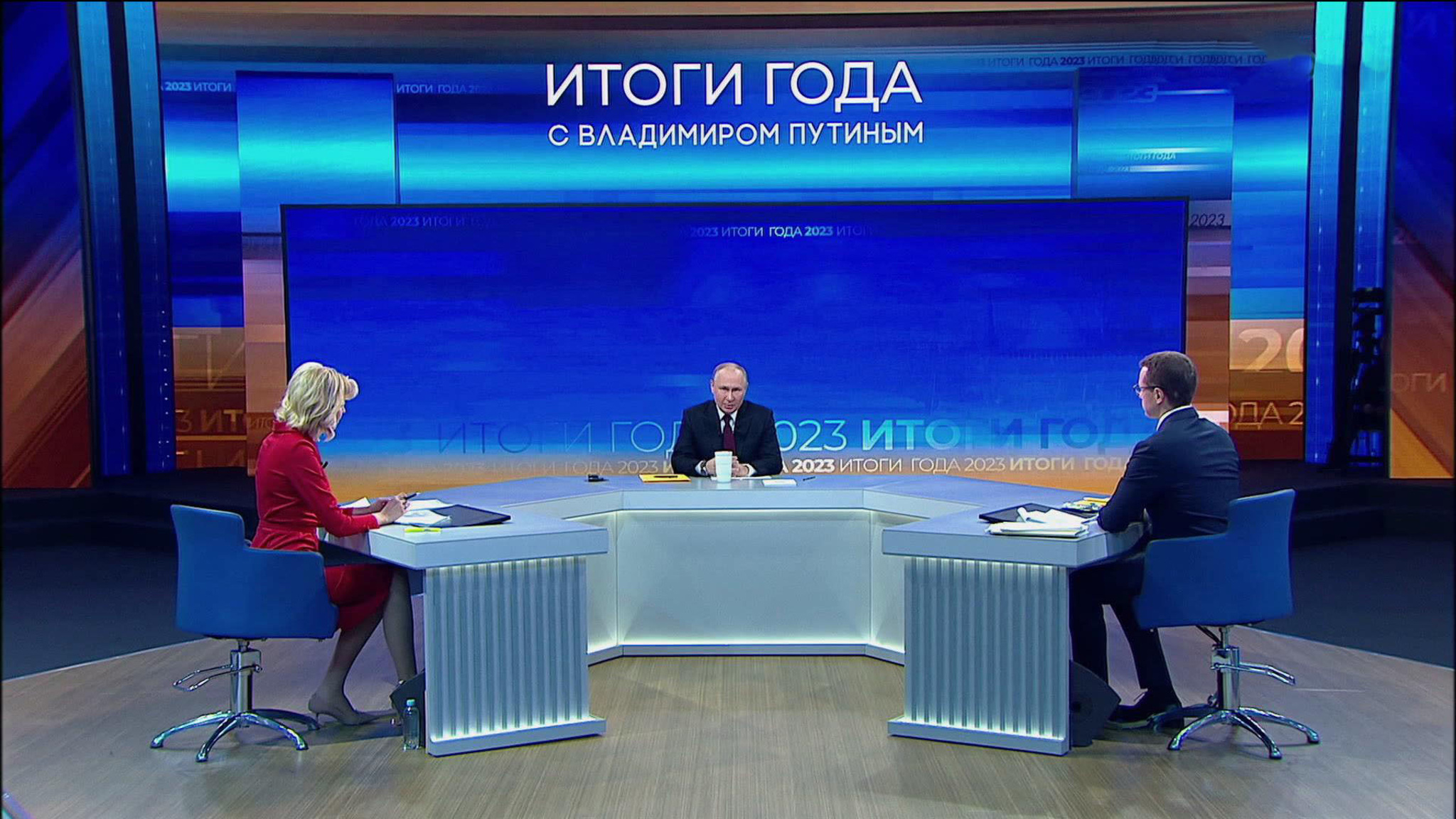 Владимир Путин подвел итоги года в формате прямой линии