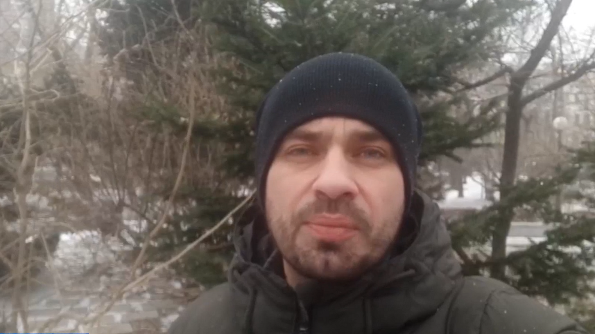 Ветер качает краны и сбивает людей с ног: аномальная погода в Приморье