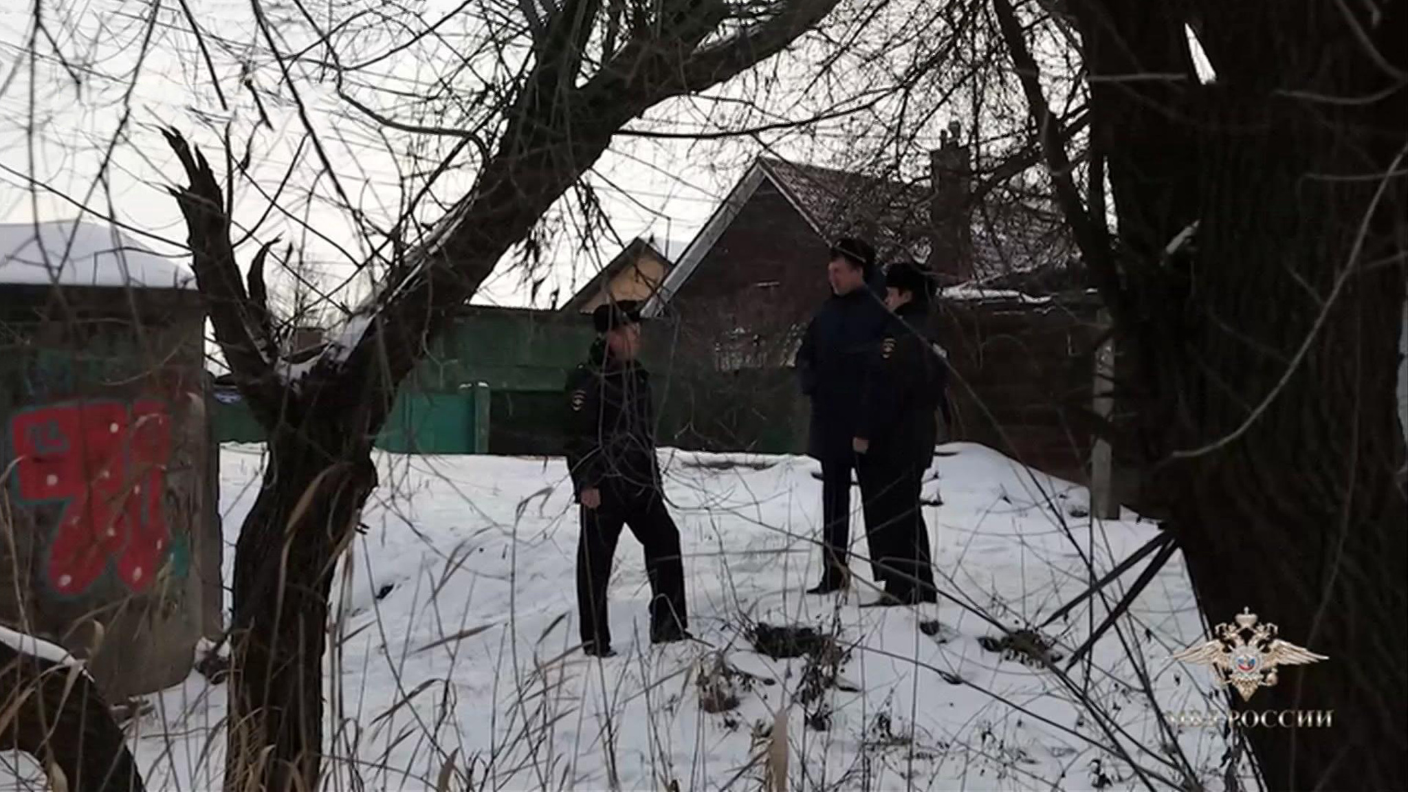 Спасшие детей полицейские получили медали