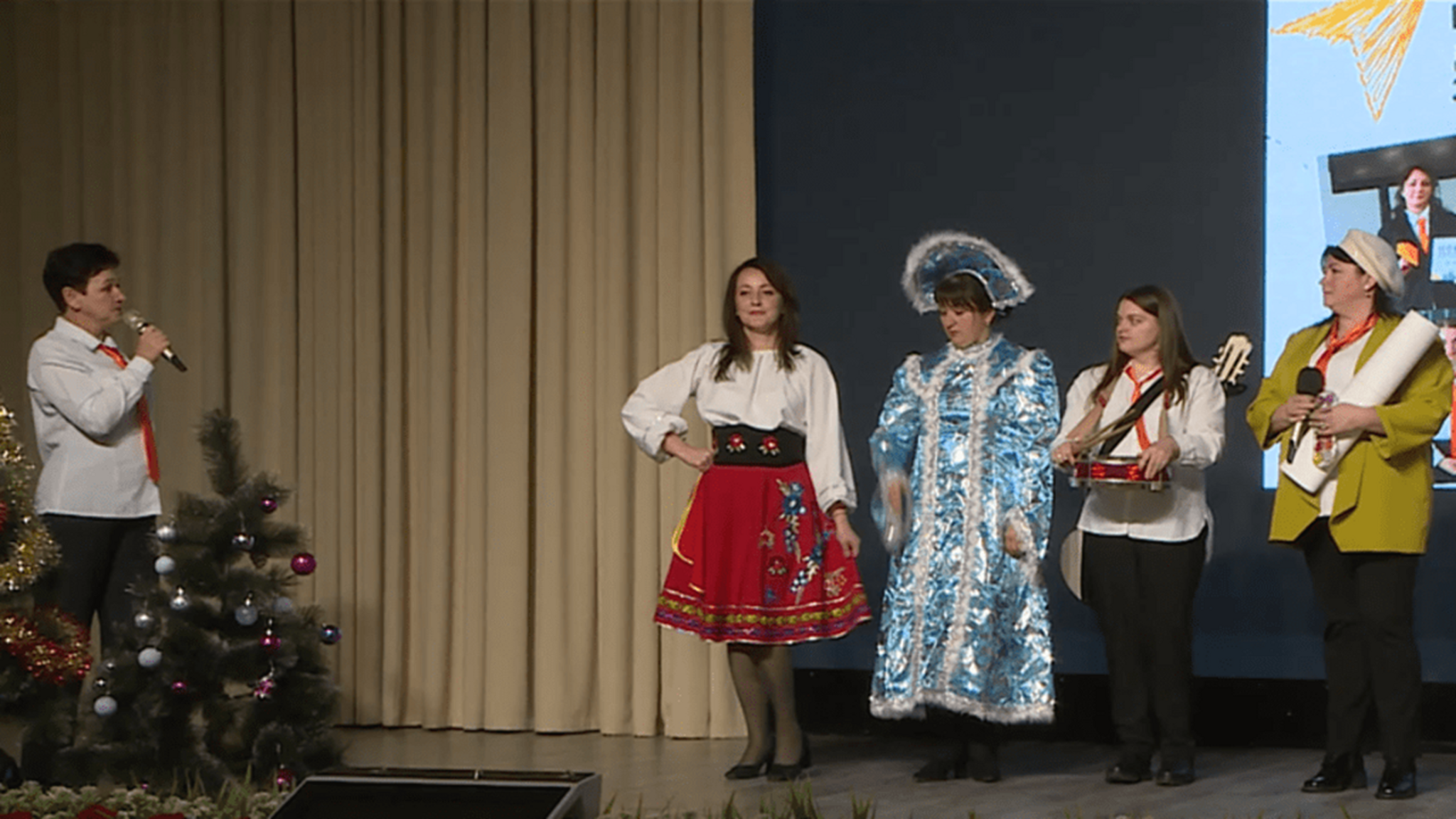 В центре "Спутник" Черкесска прошел конкурс "Новый вызов. Лучшая команда советников года"