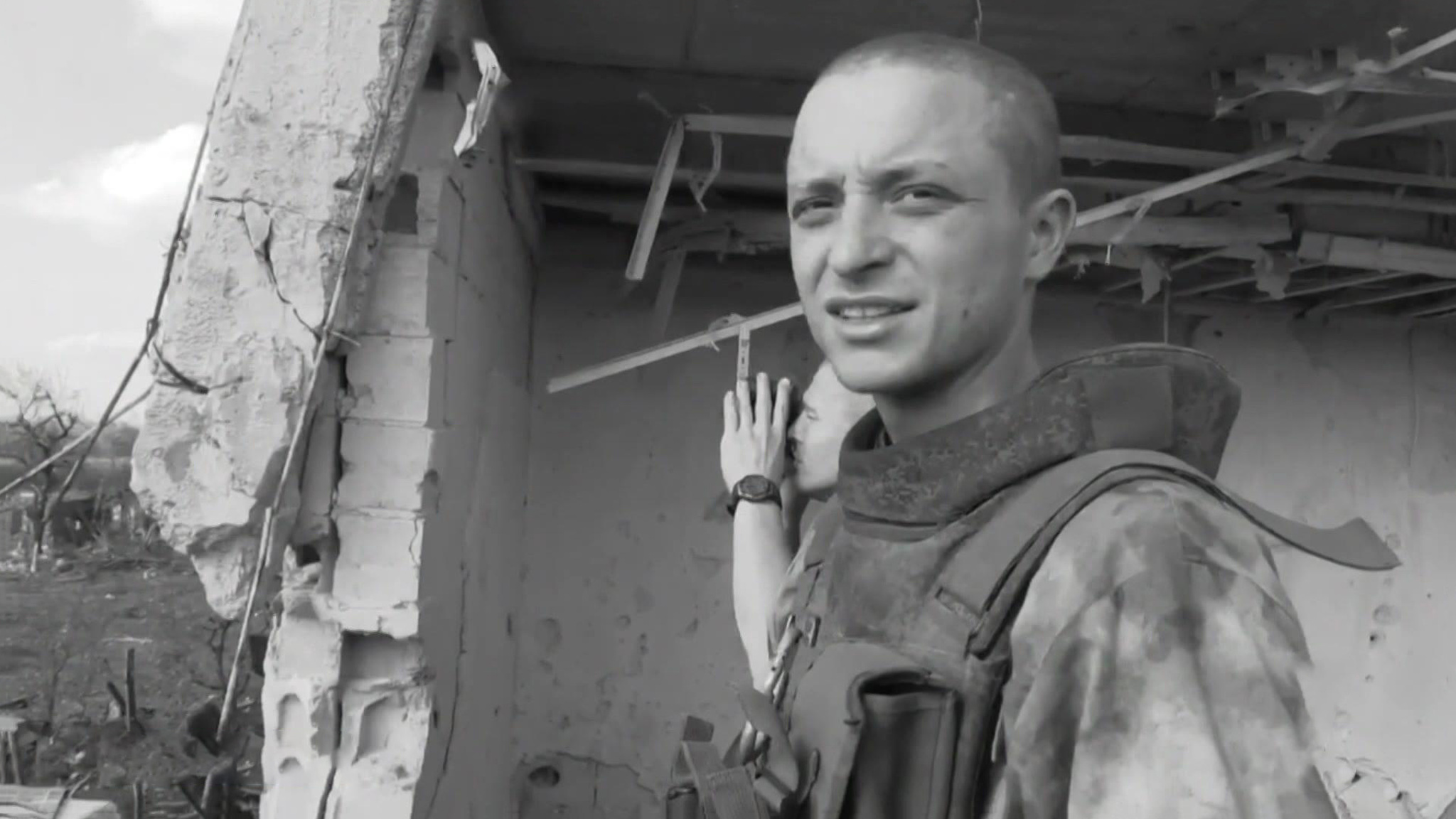 От военных до журналистов: чьи жизни оборвала линия фронта