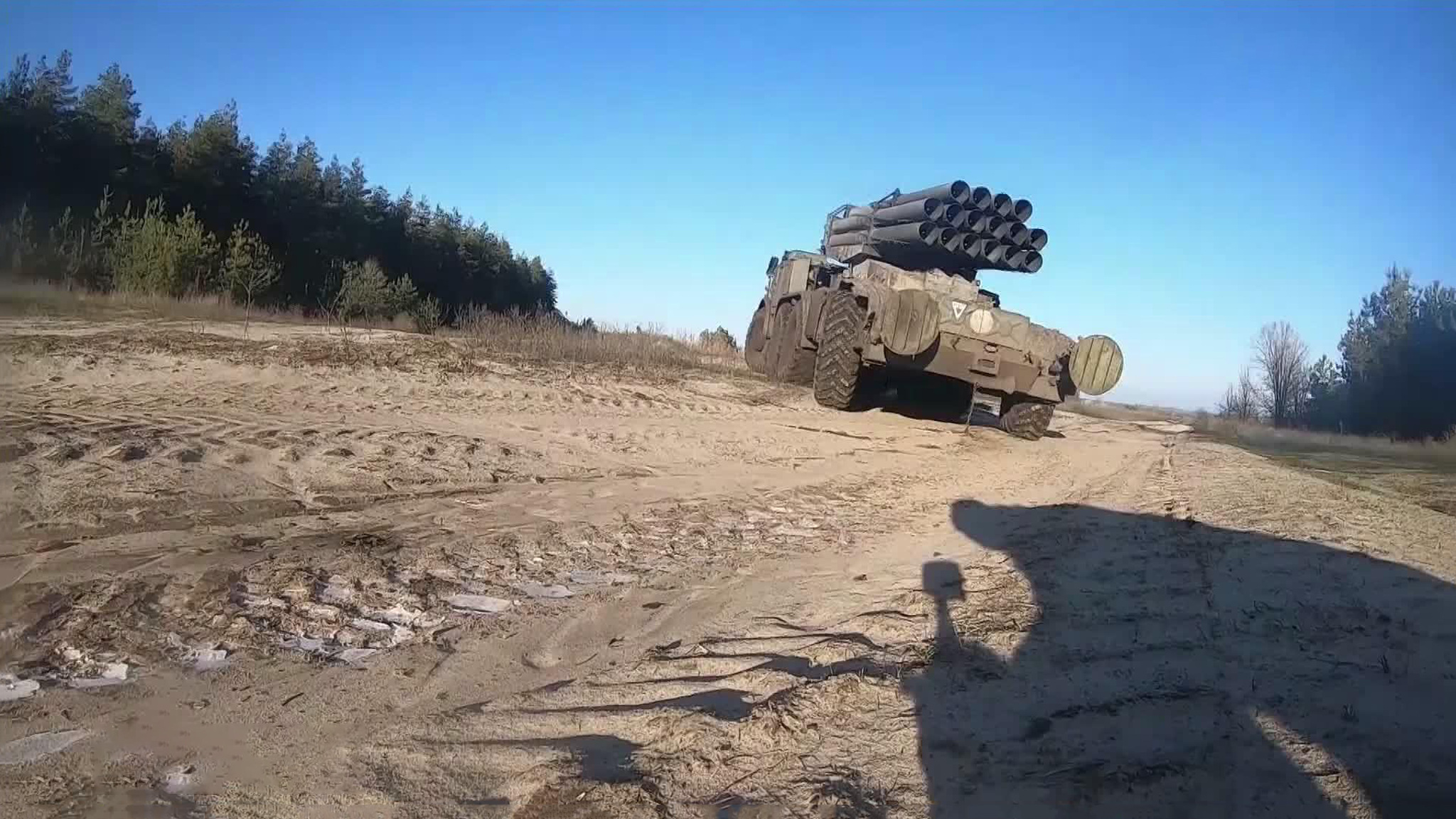 По всей линии фронта идет давление на врага