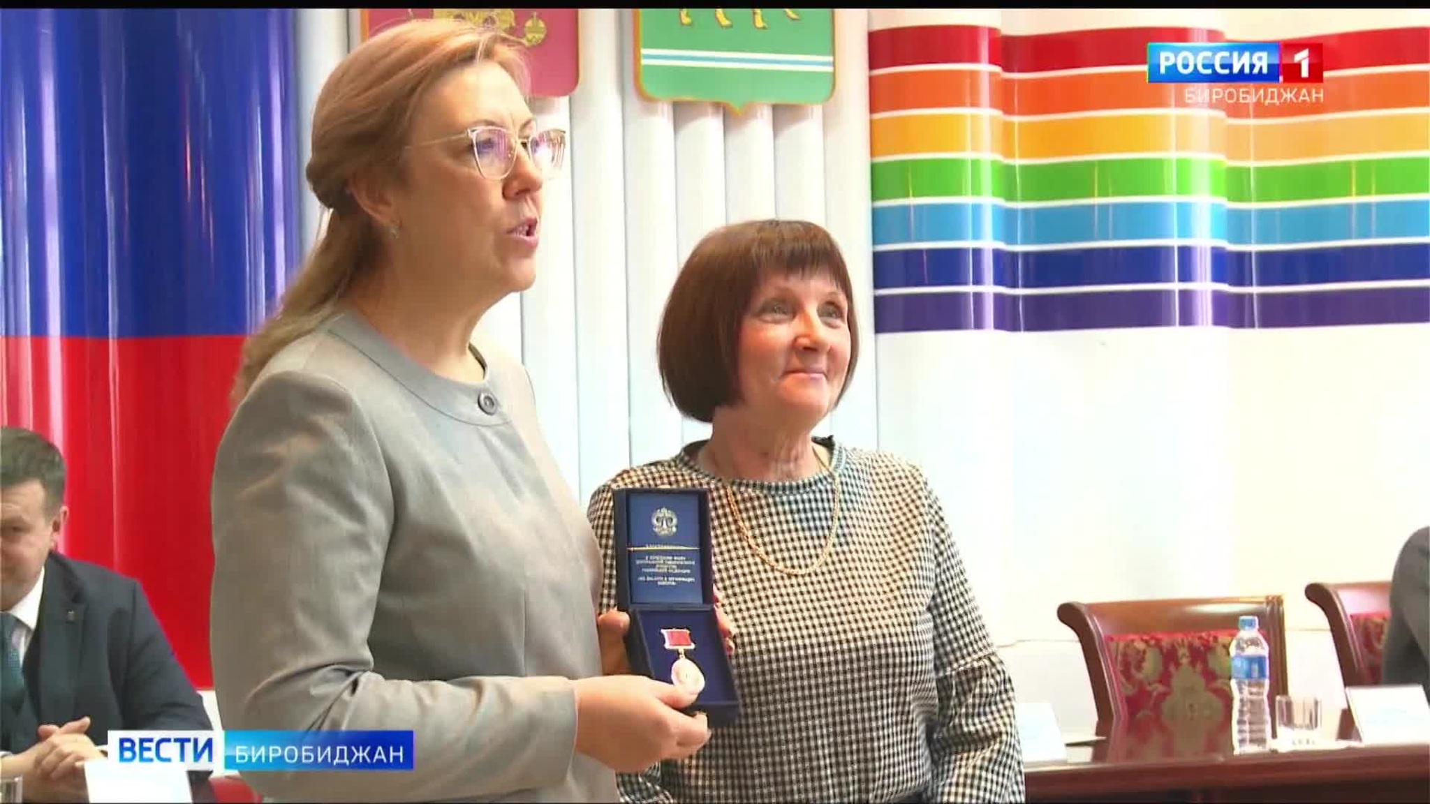 Сотрудники облизбиркома сегодня принимали поздравления в честь 30-летия избирательной системы России