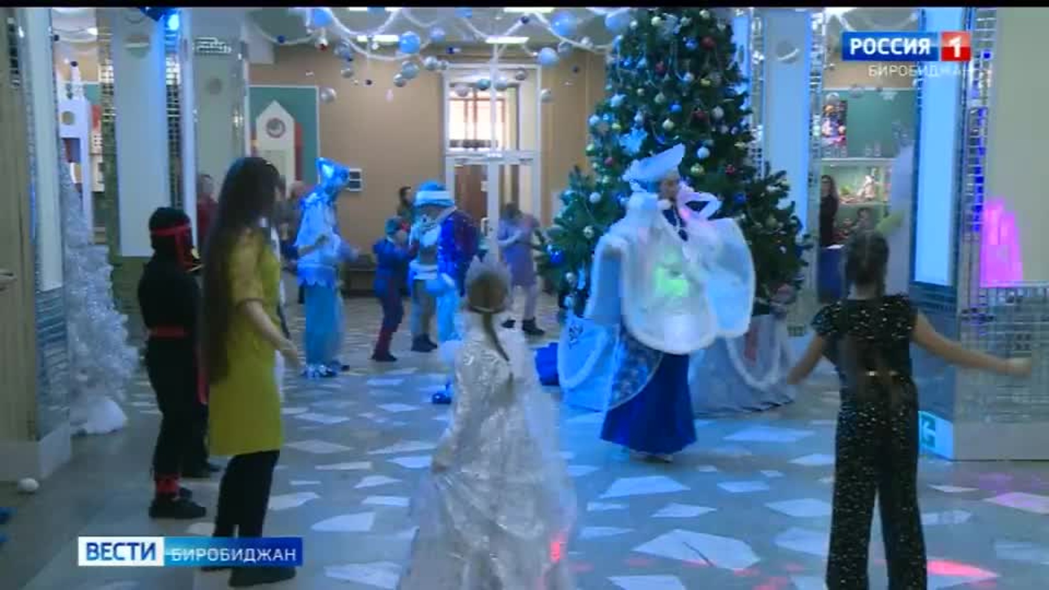 В театре кукол "Кудесник" устроили новогоднее представление для детей участников СВО