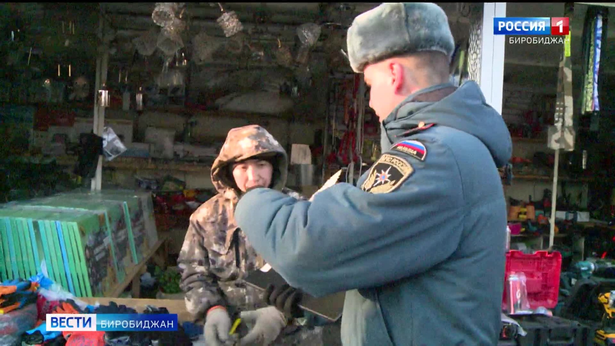 В преддверии Нового года в Биробиджане проводятся рейды по точкам торговли пиротехникой