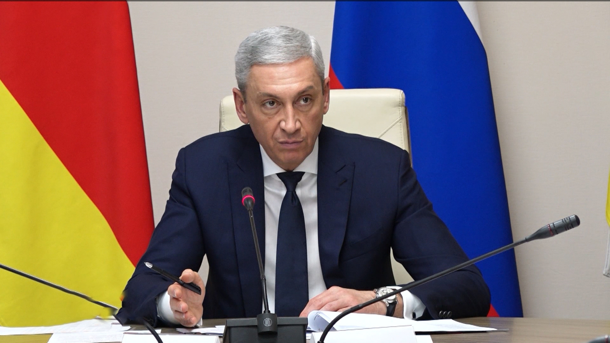 Борис Джанаев провел совещание по вопросам финансово-хозяйственной деятельности медучреждений Северной Осетии