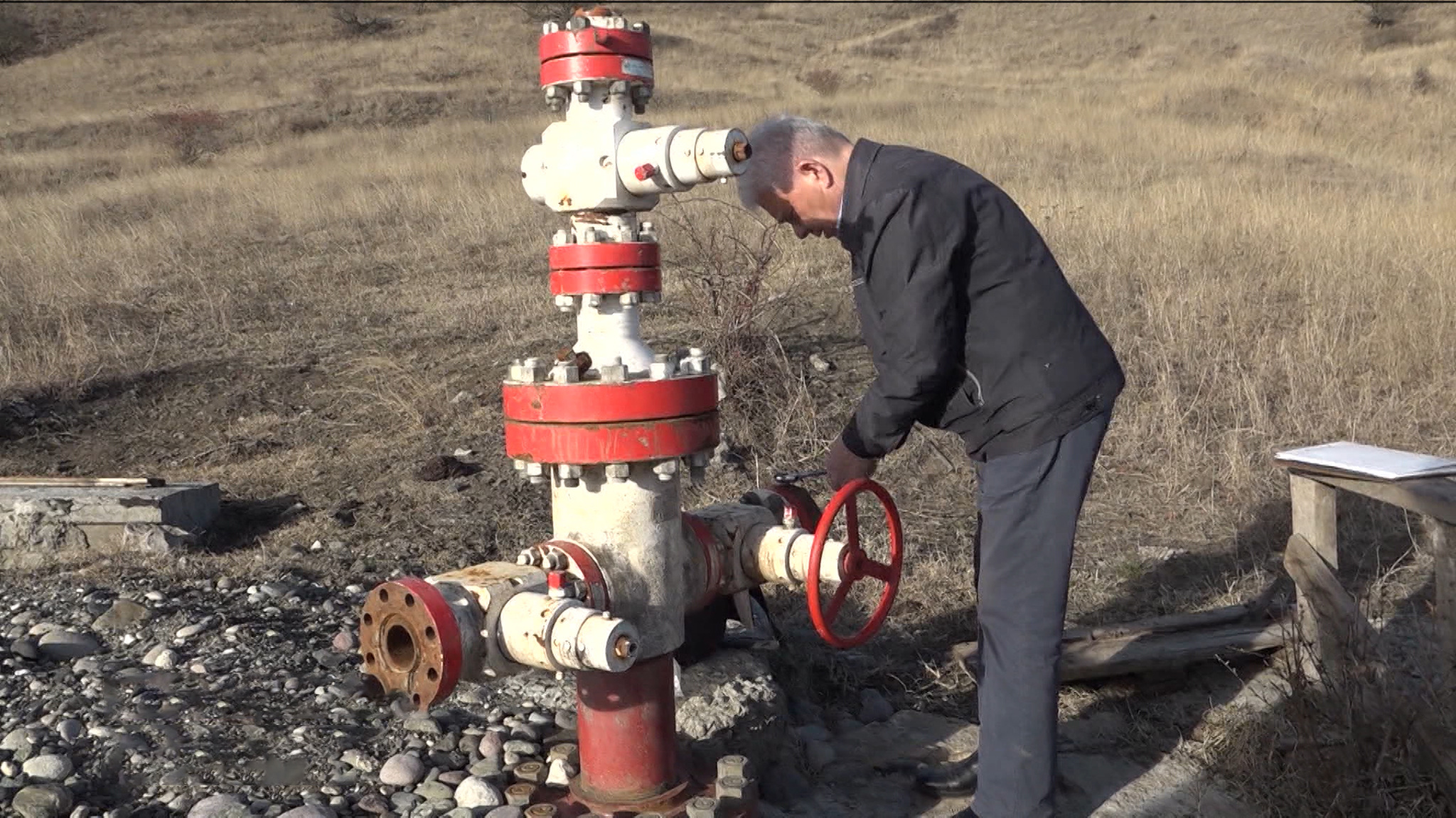 В Заманкуле пытаются возобновить добычу углеводородов из нефтегазового месторождения