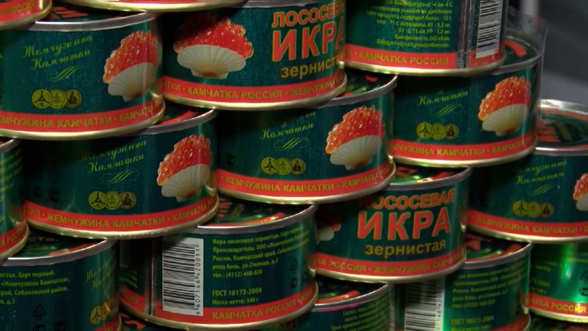 Для проверки икры россиянам напомнили о химопытах над новогодним деликатесом
